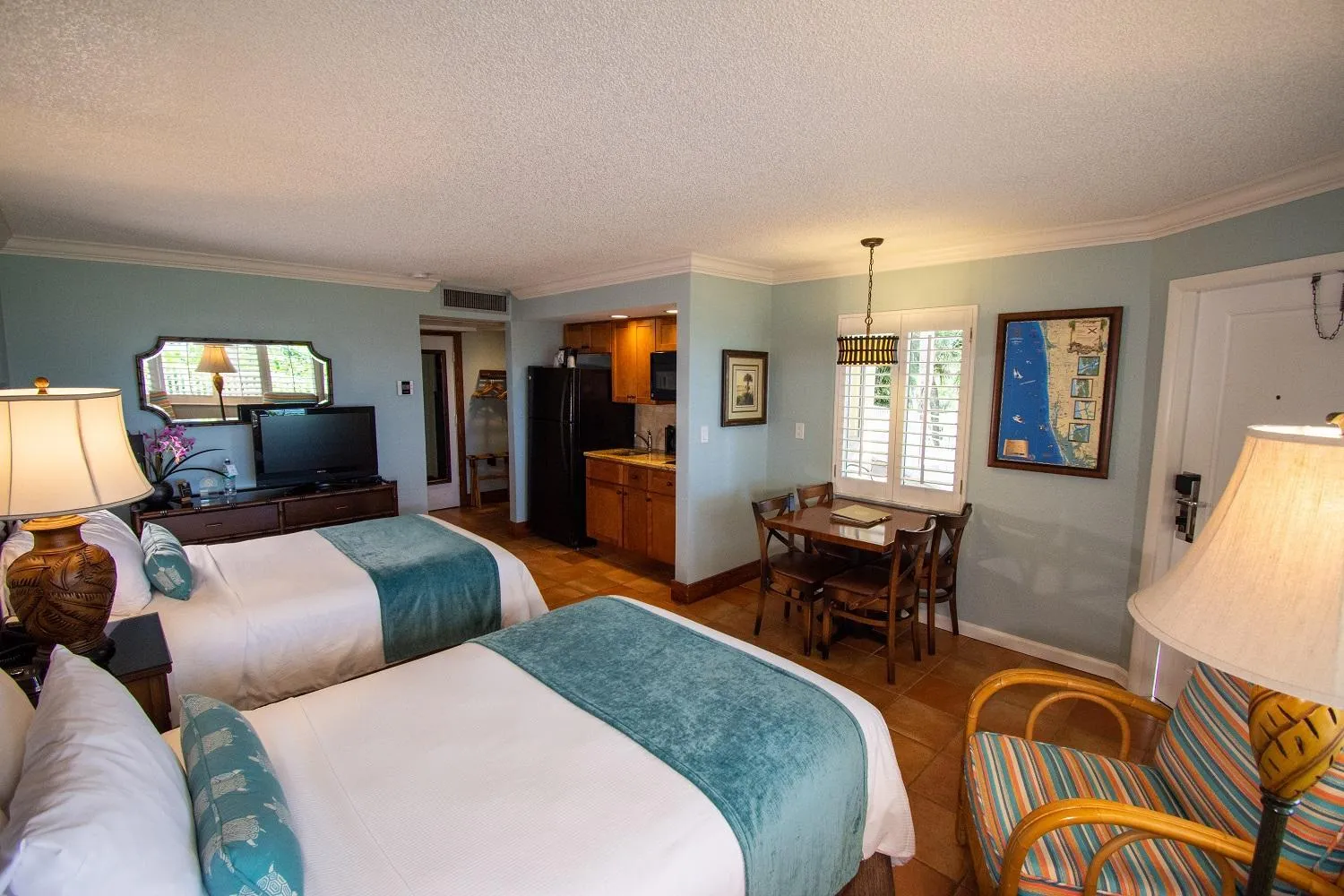 Kitchen or kitchenette, Bed in Vanderbilt Beach Resort