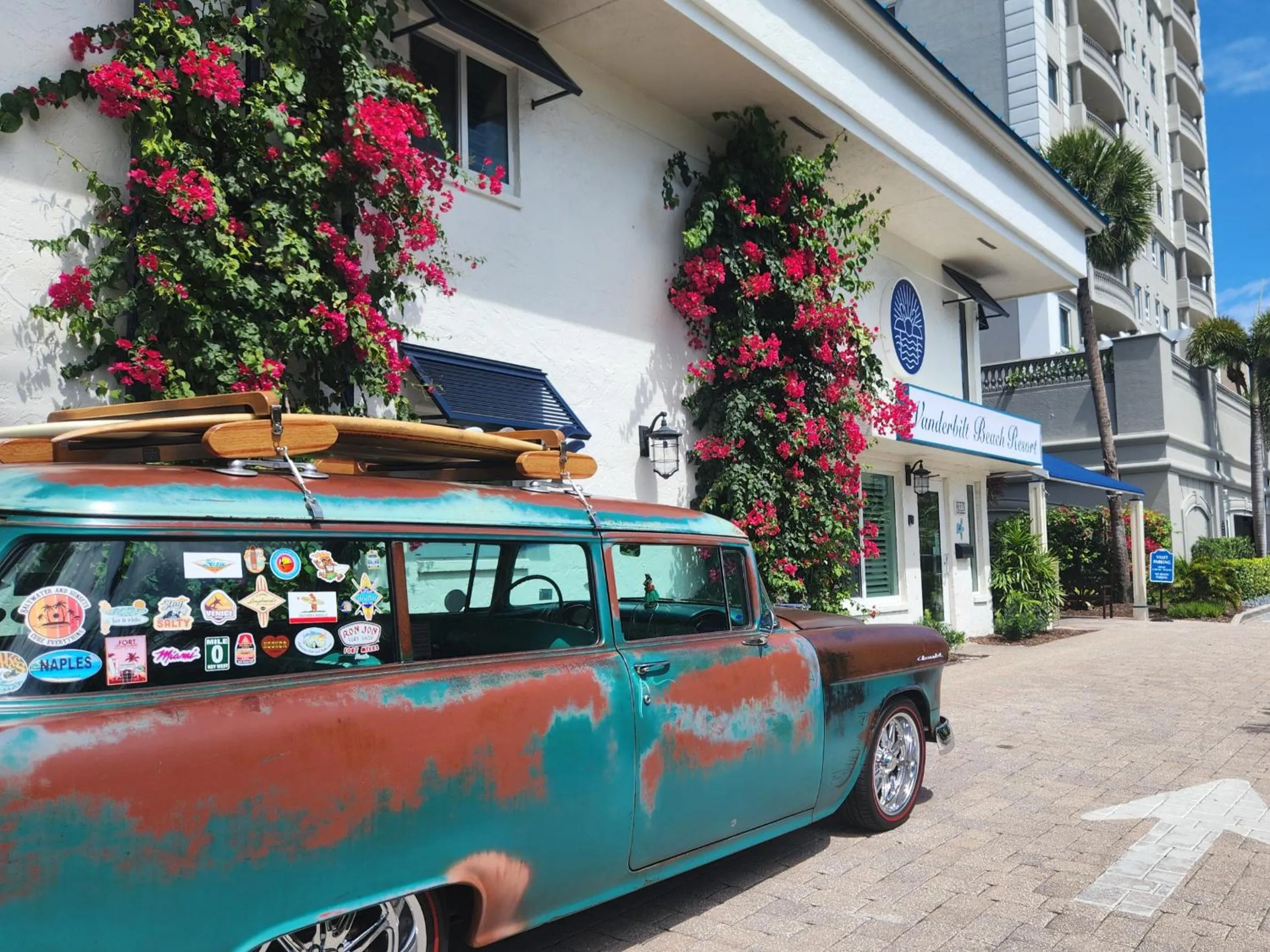 Property building in Vanderbilt Beach Resort