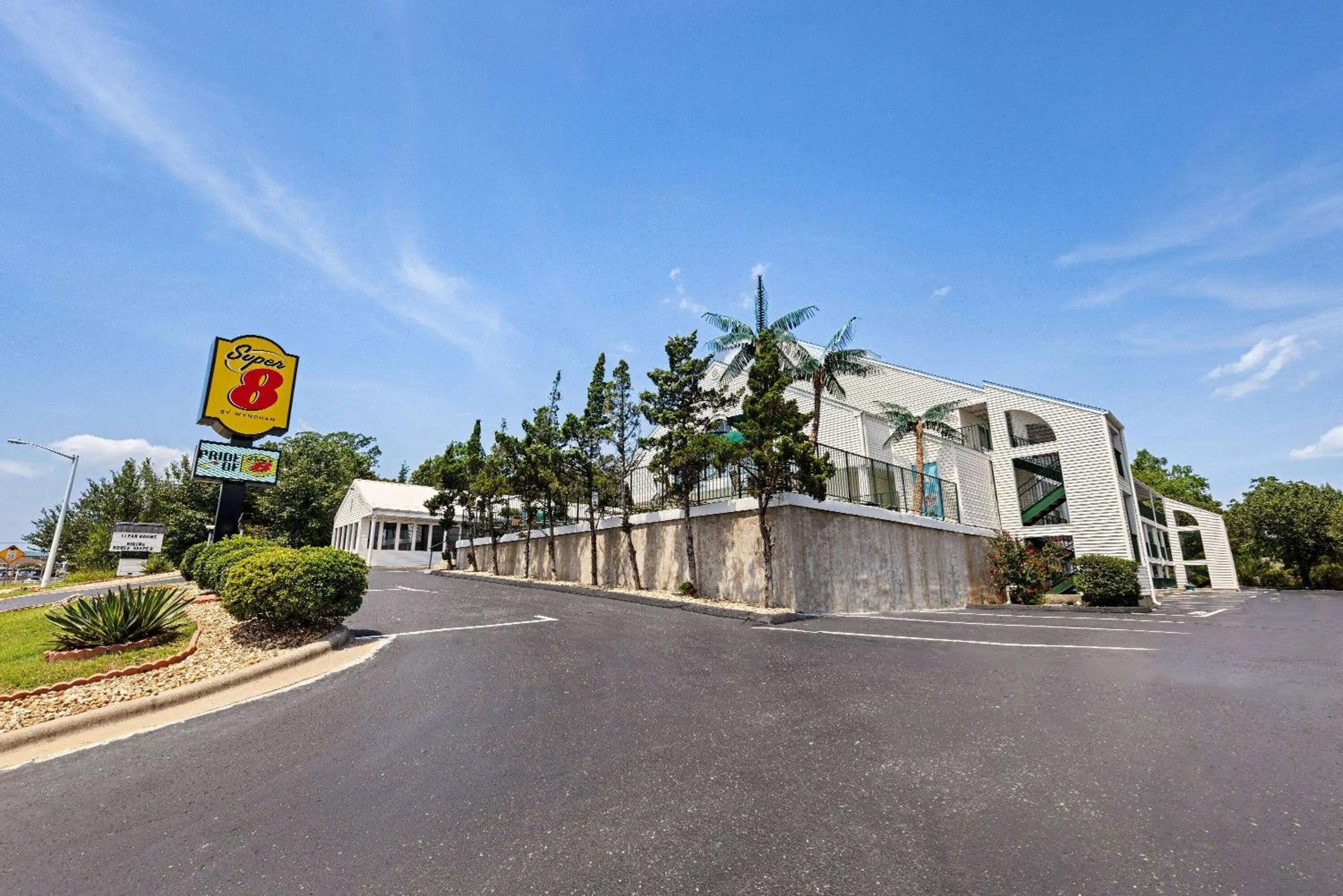 Property building in Super 8 by Wyndham Branson - Shepherd of the Hills Exwy