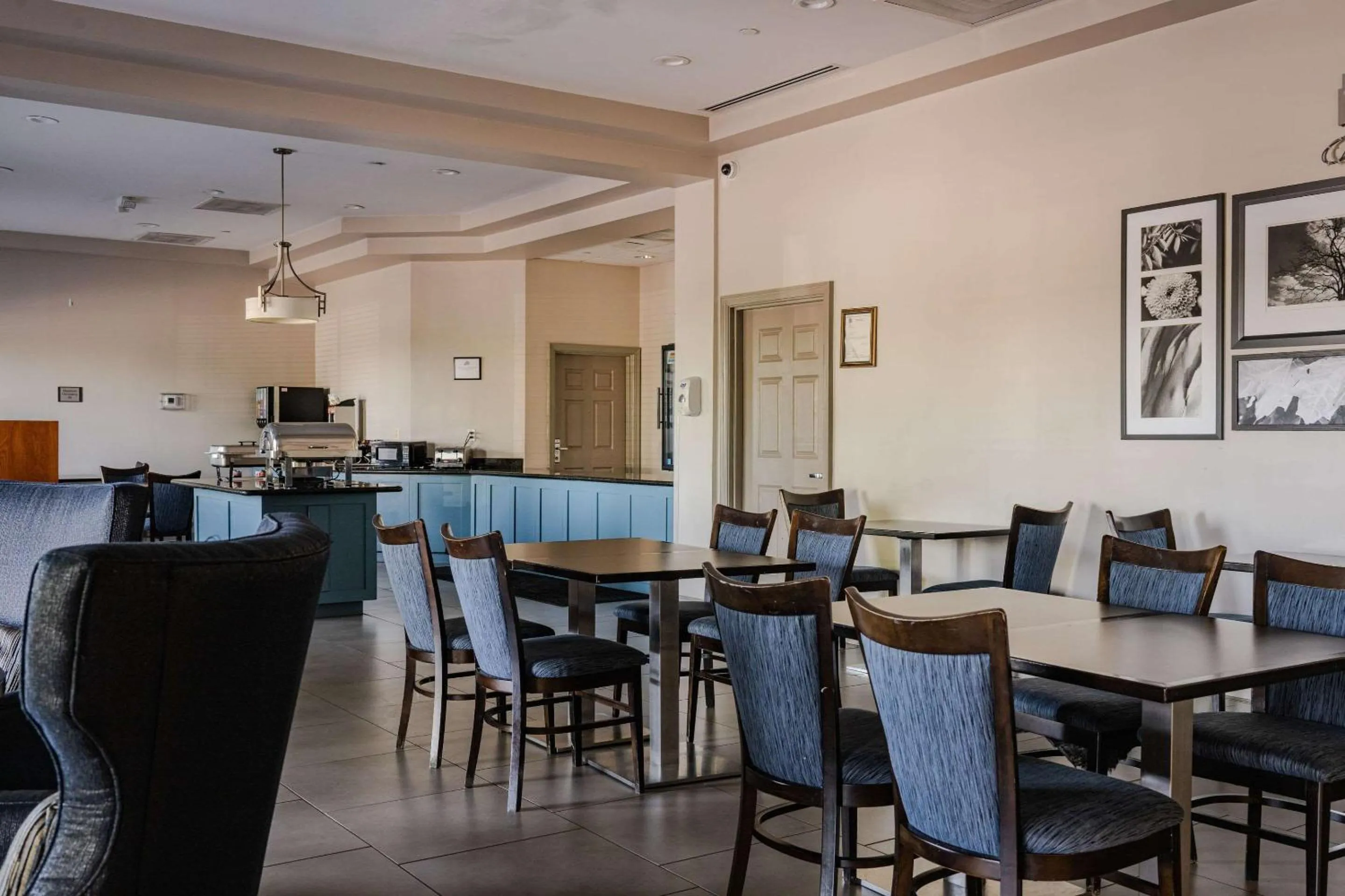 Breakfast in Country Inn & Suites by Radisson, BWI Airport Baltimore , MD