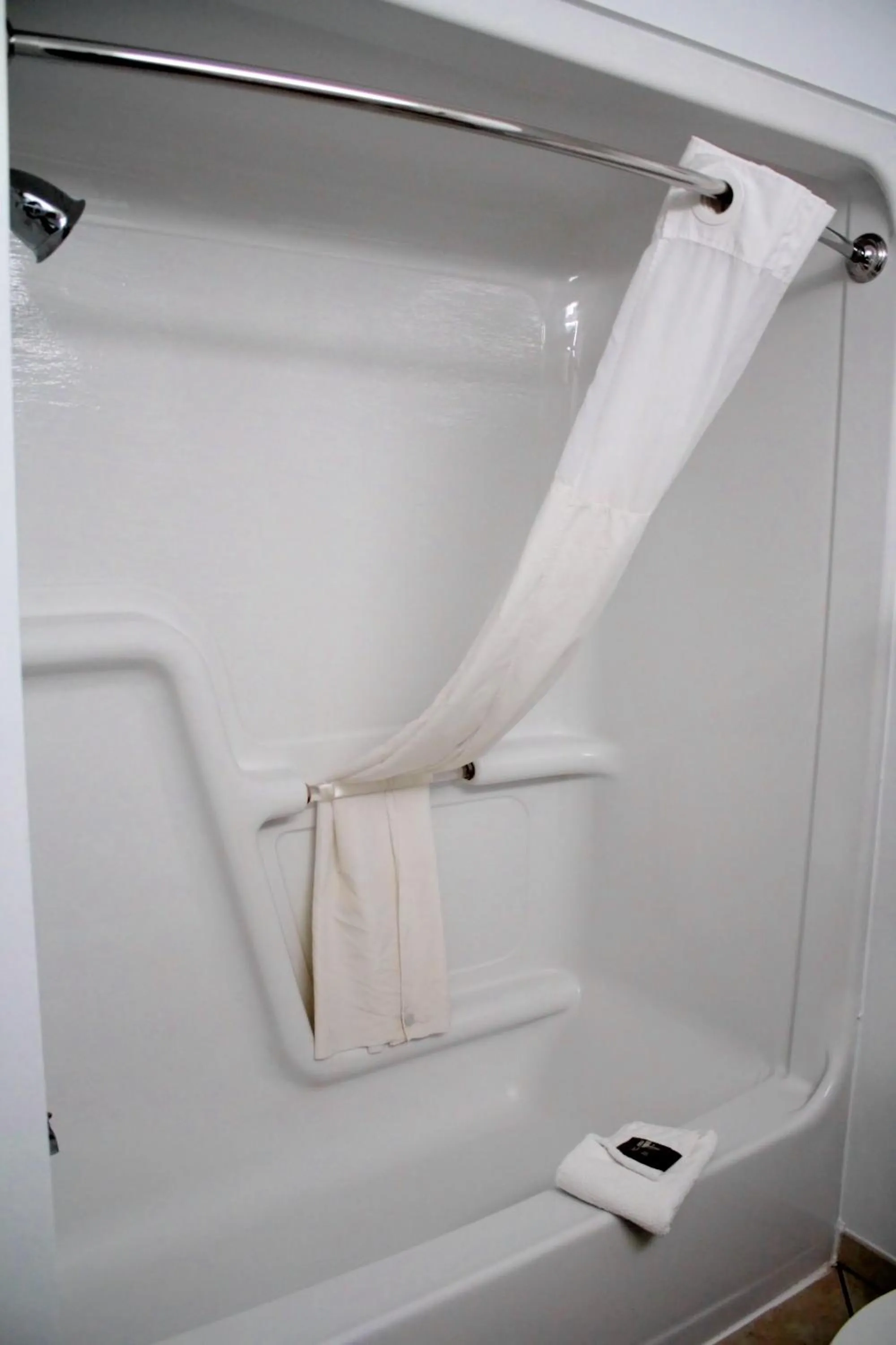 Shower in Country Inn & Suites by Radisson, BWI Airport Baltimore , MD