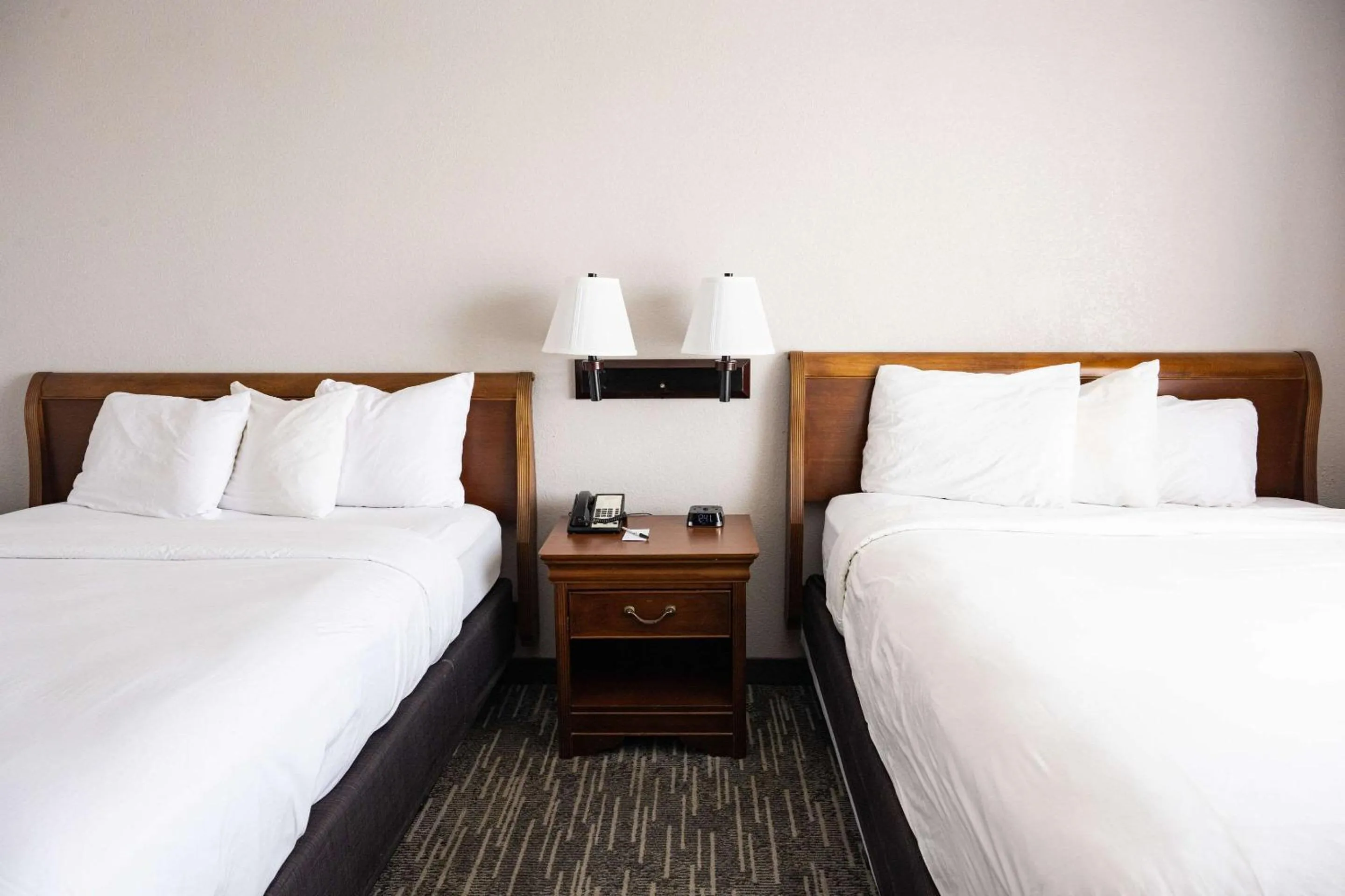 Bedroom, Bed in Country Inn & Suites by Radisson, BWI Airport Baltimore , MD