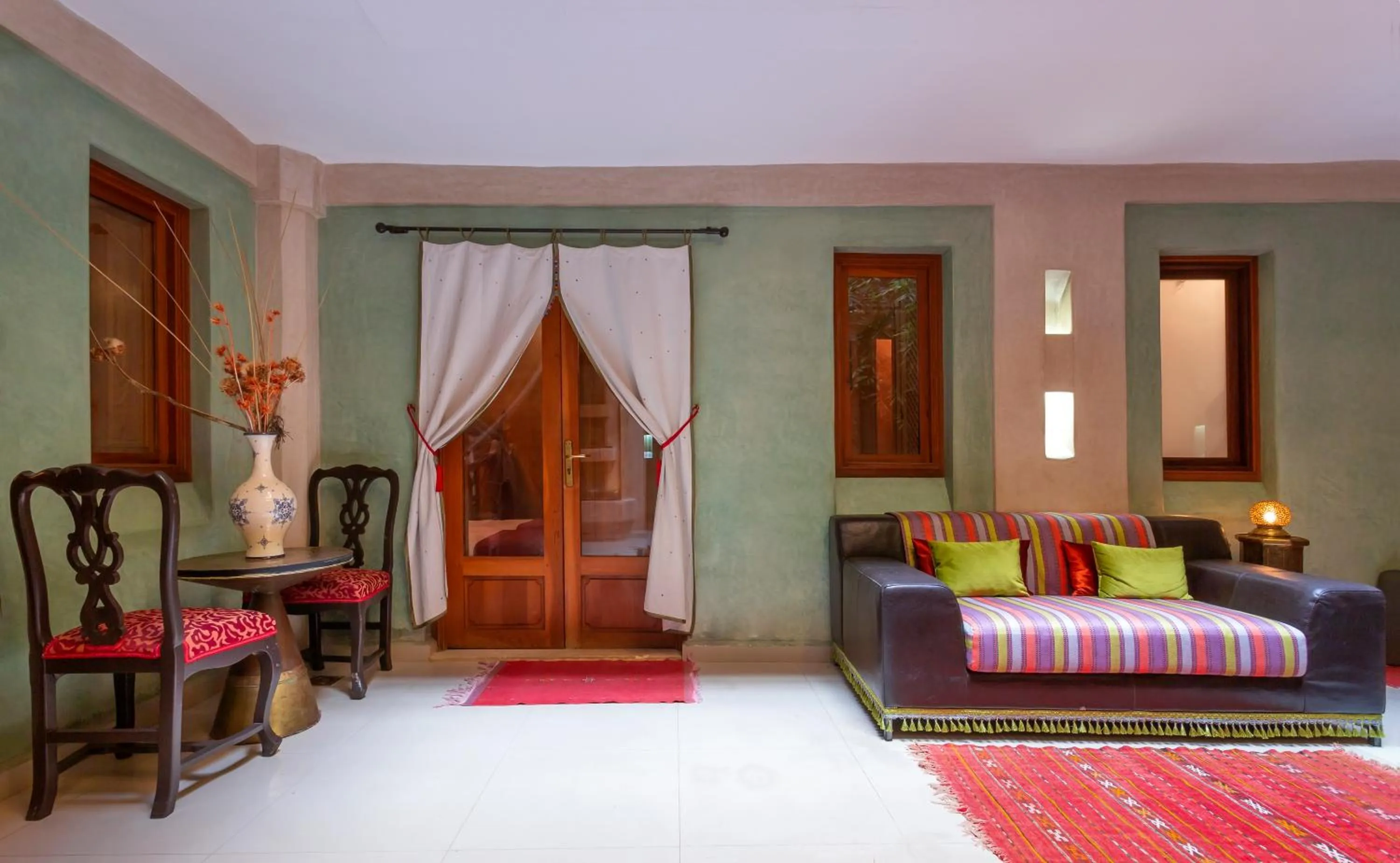 Living room, Bed in Riad l'Heure d'Eté