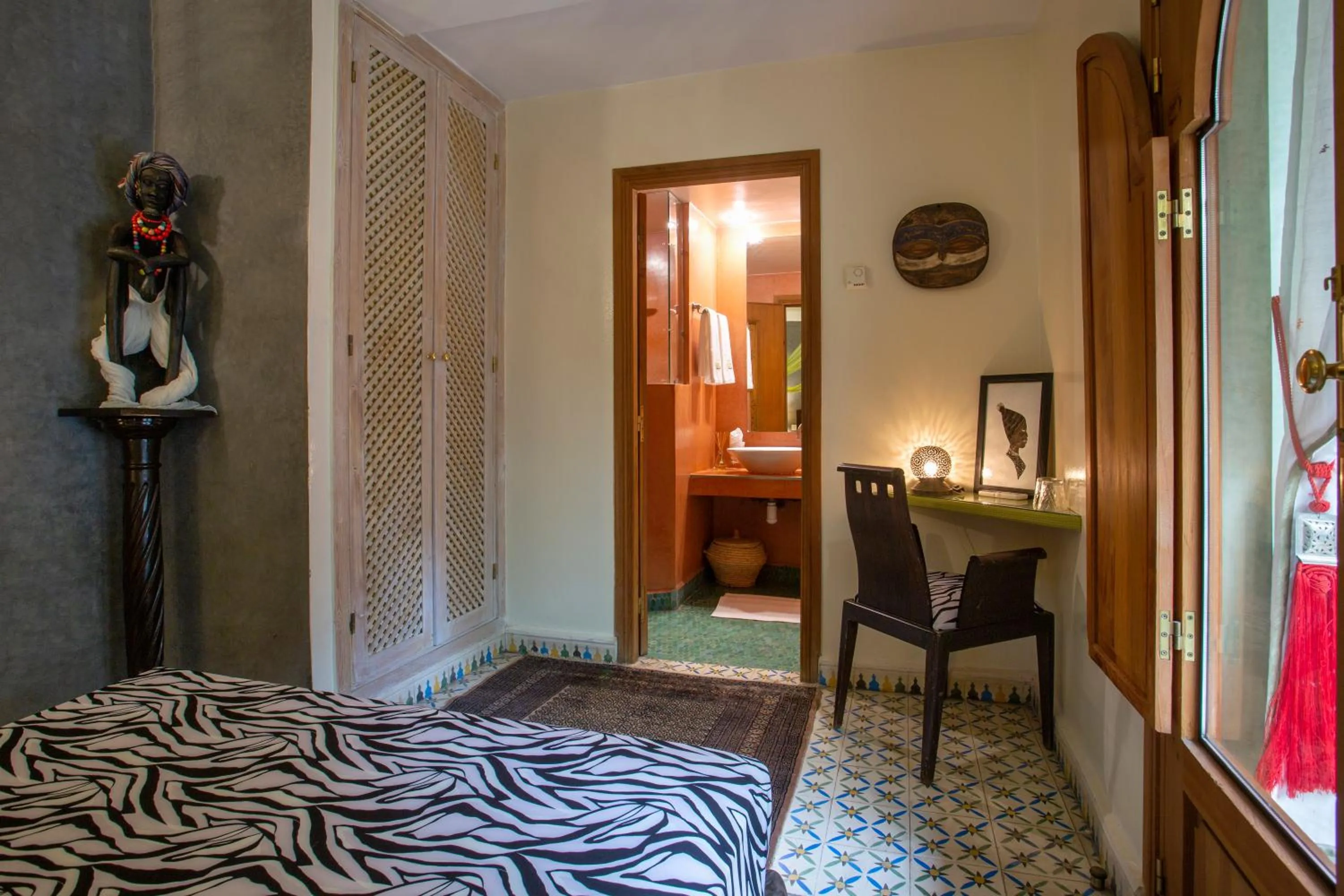 Bed in Riad l'Heure d'Eté