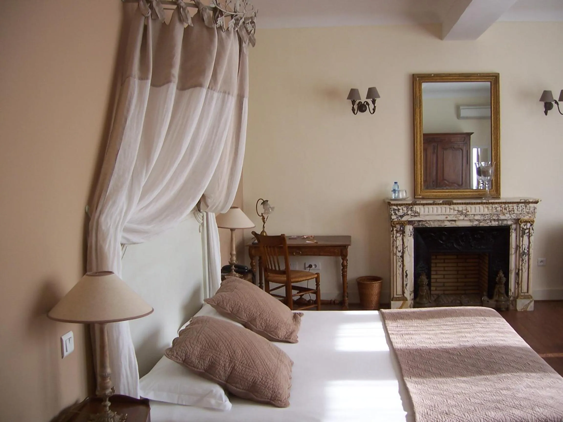 Photo of the whole room in La Bastide Du Bois Breant