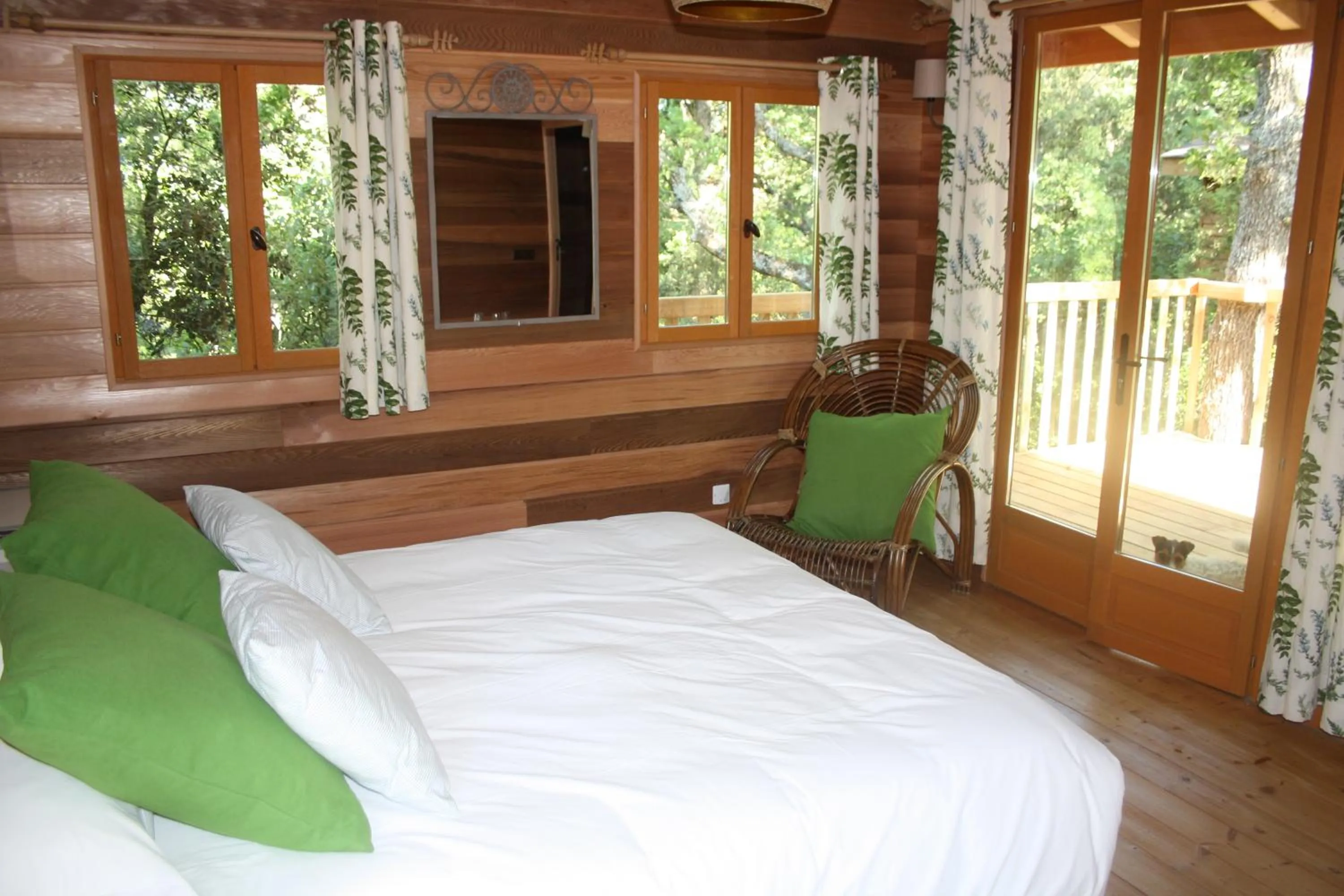 Photo of the whole room in La Bastide Du Bois Breant