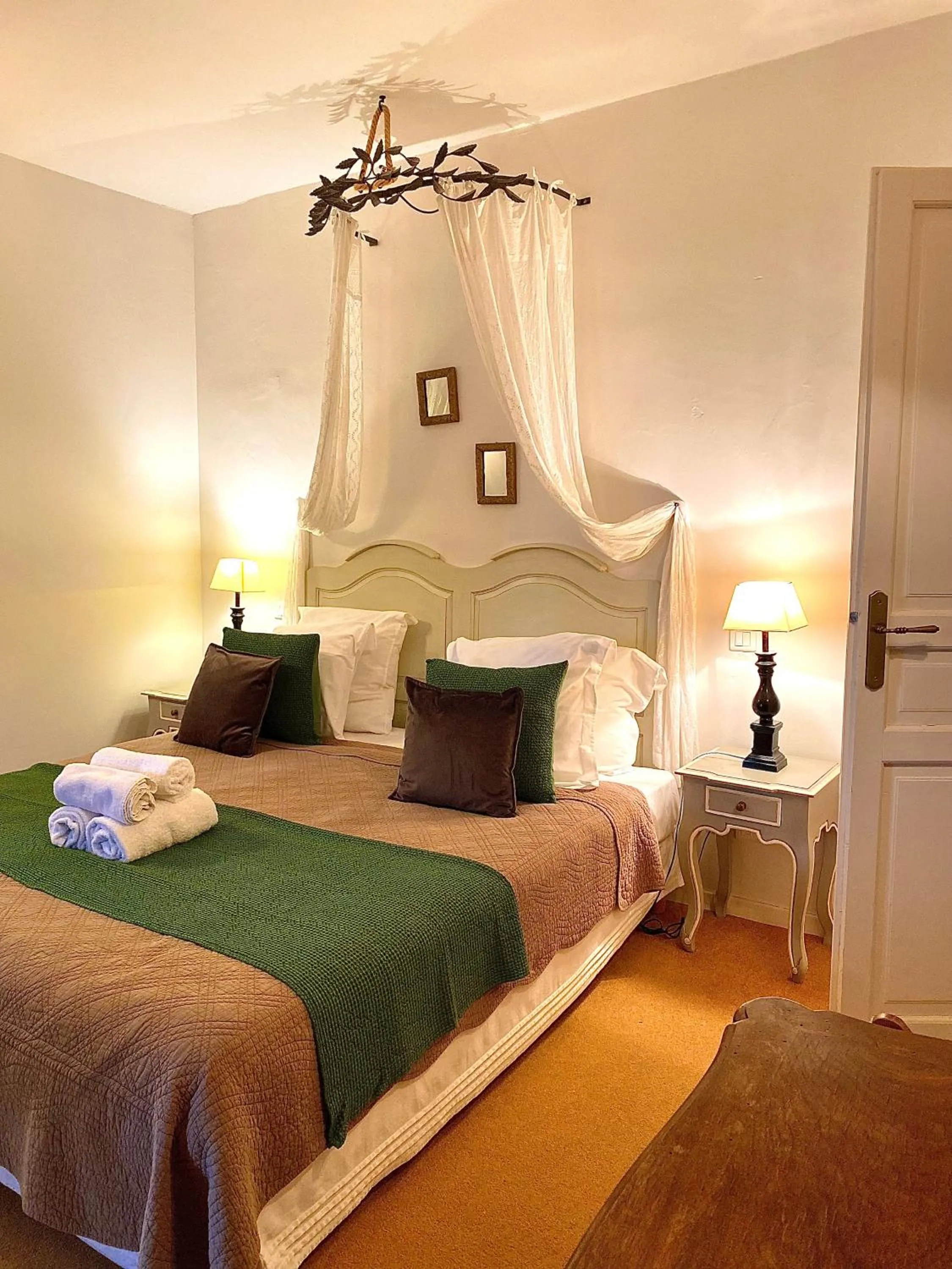 Photo of the whole room in La Bastide Du Bois Breant