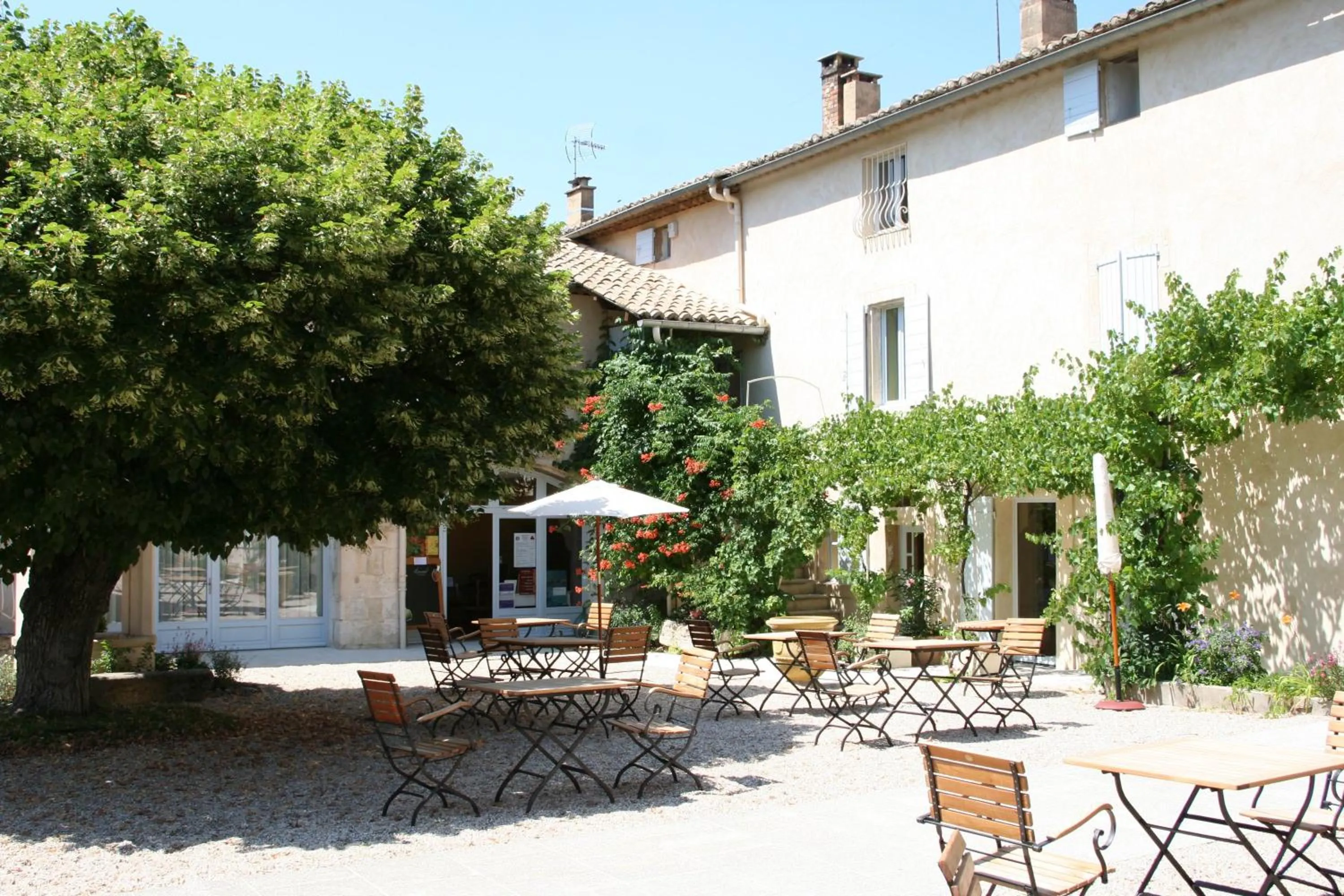 Inner courtyard view in La Bastide Du Bois Breant