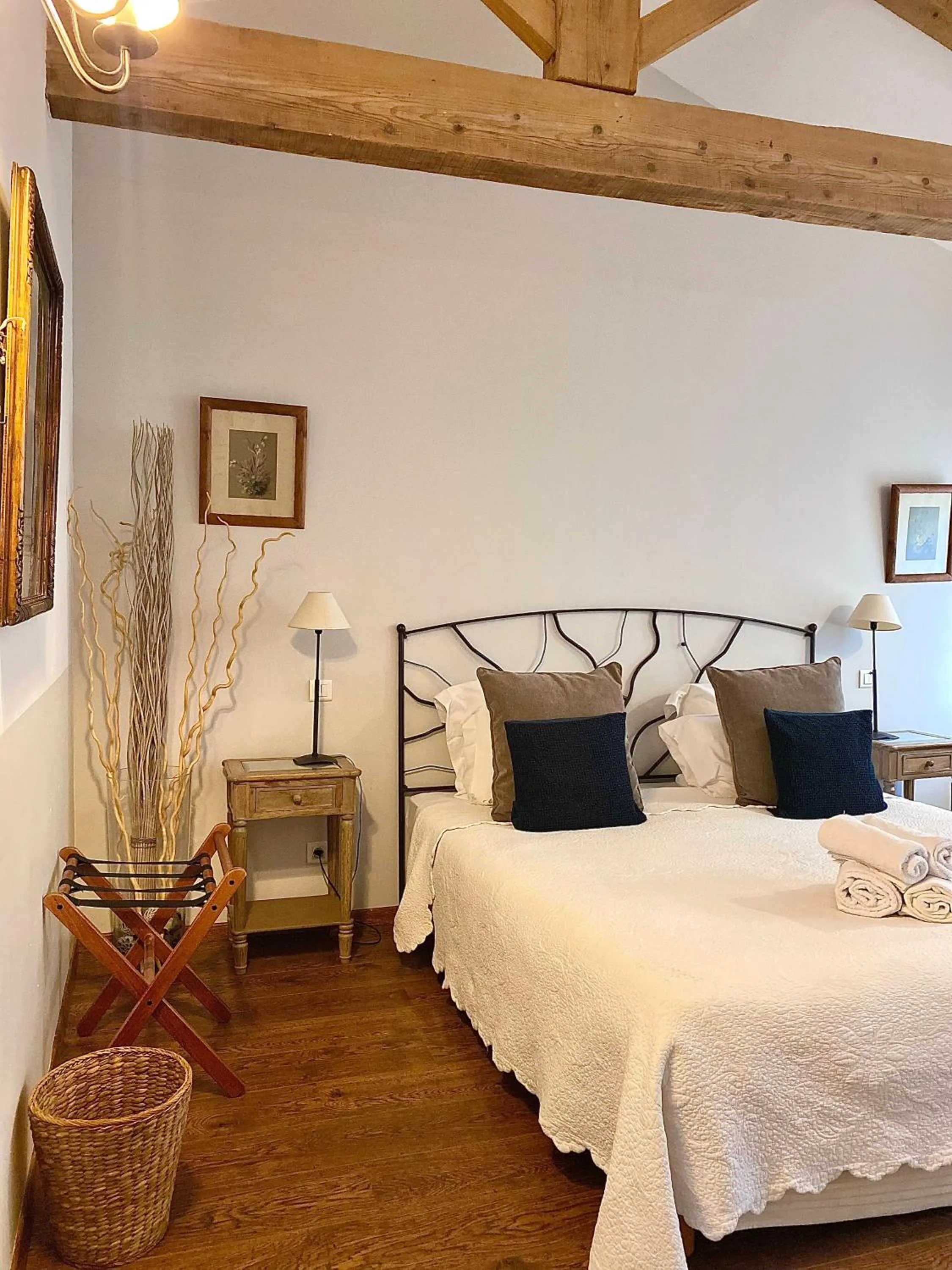 Photo of the whole room in La Bastide Du Bois Breant