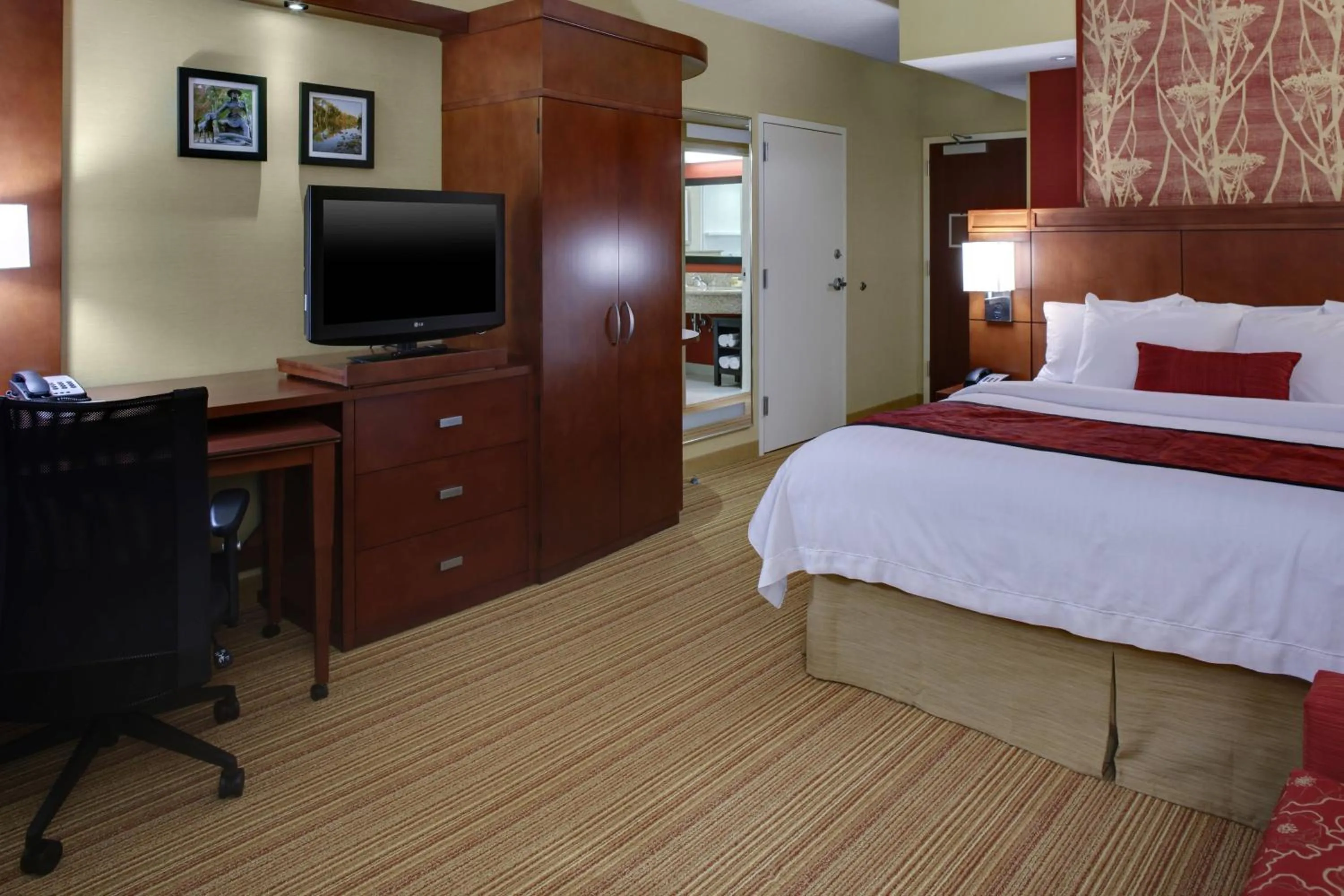 Photo of the whole room, Bed in Courtyard by Marriott Boone