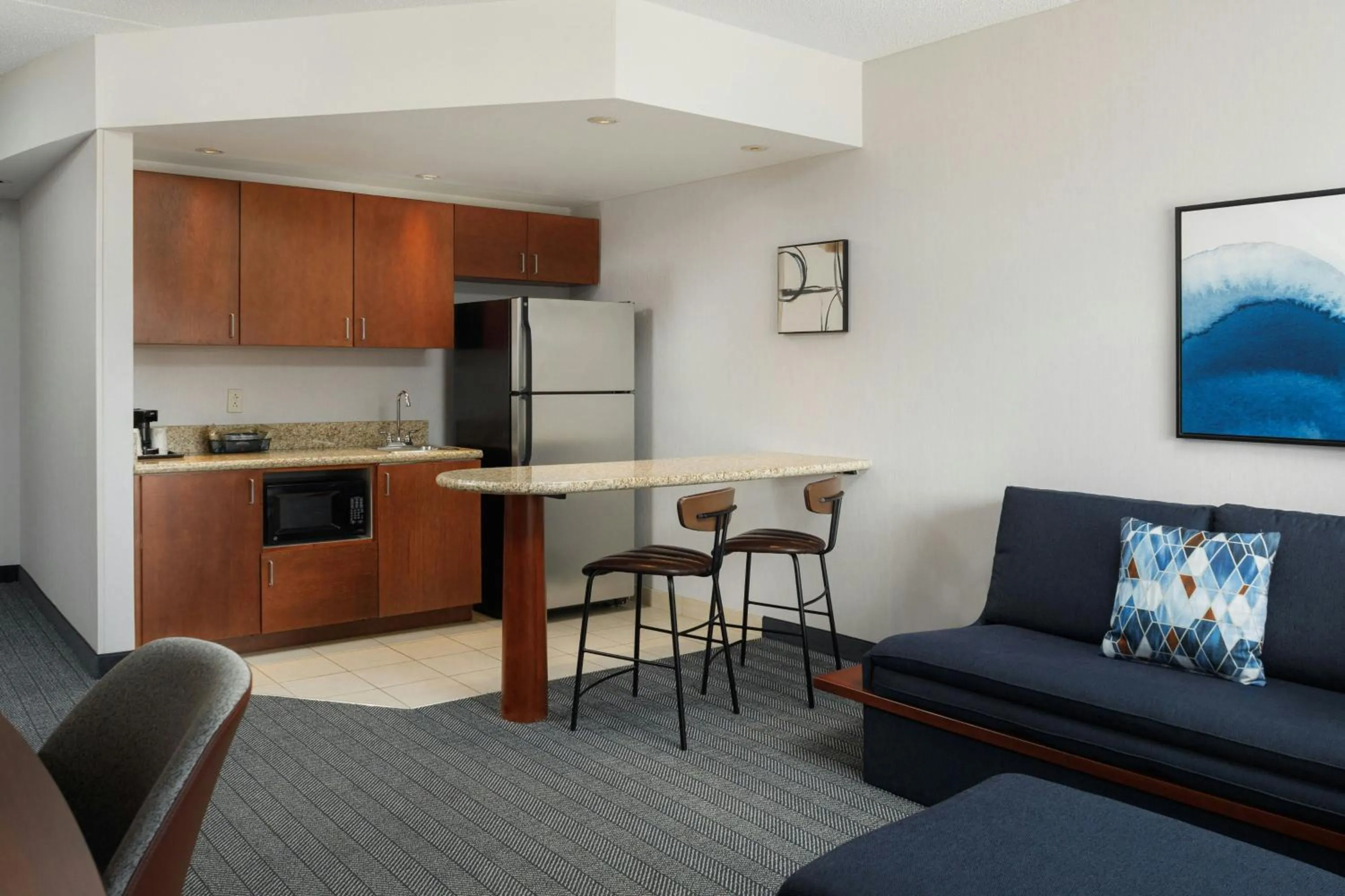 Living room in Courtyard by Marriott Boone