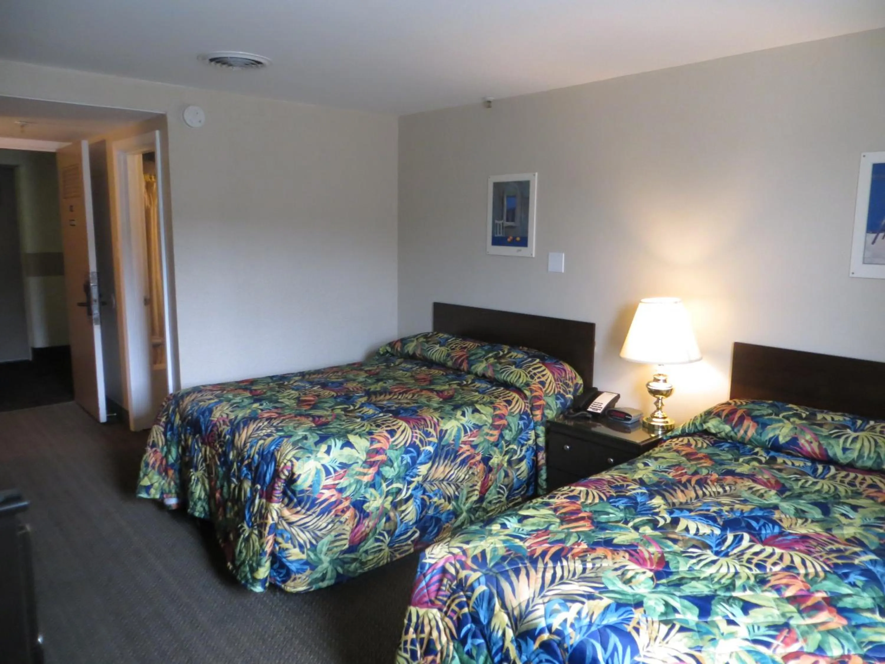 Bed in Airport Motor Inn