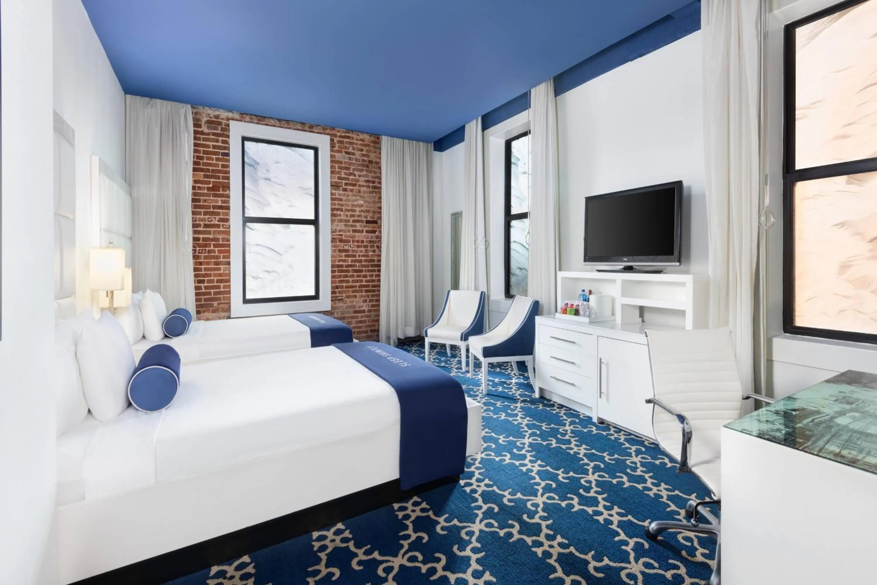 Photo of the whole room, Bed in The Saint Hotel, New Orleans, French Quarter, Autograph Collection