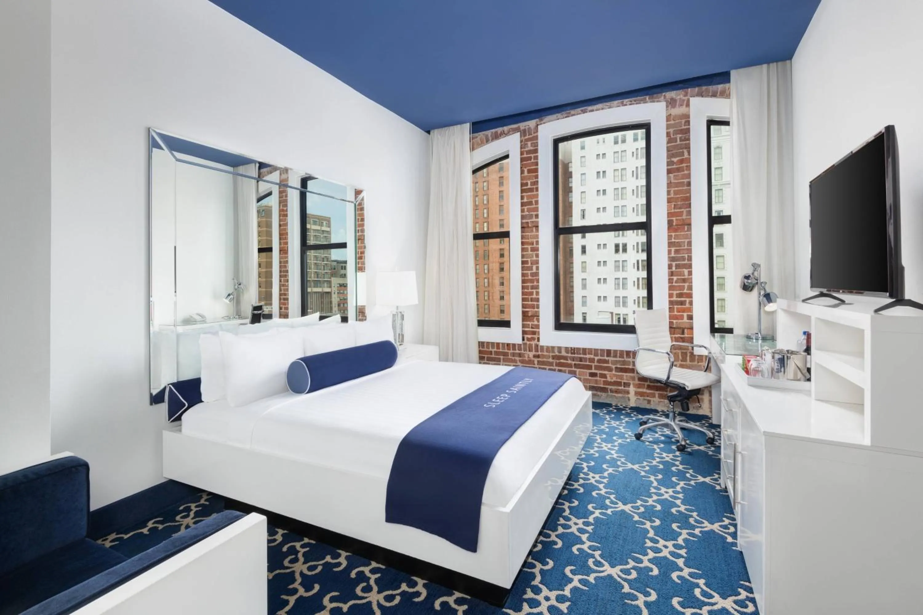 Photo of the whole room, Bed in The Saint Hotel, New Orleans, French Quarter, Autograph Collection