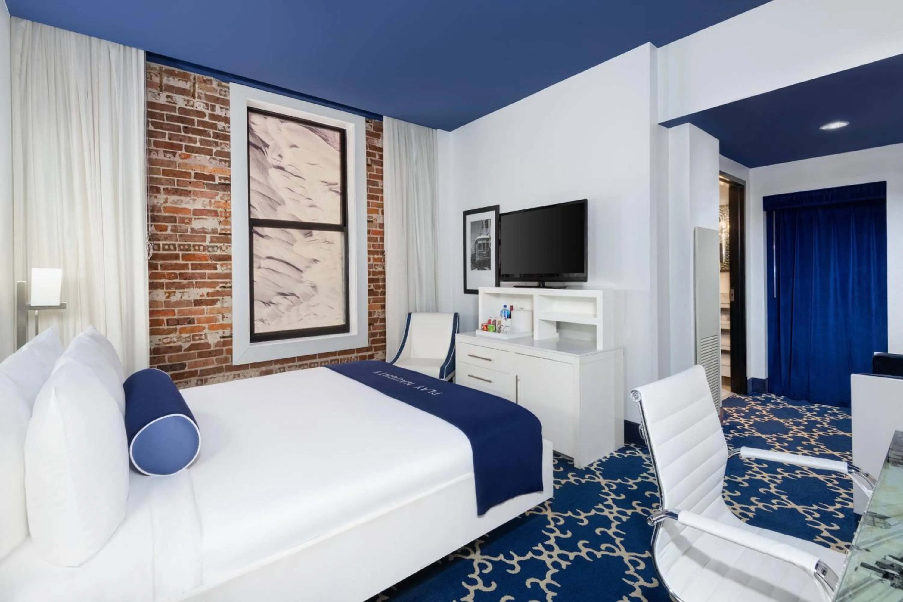 Photo of the whole room, Bed in The Saint Hotel, New Orleans, French Quarter, Autograph Collection