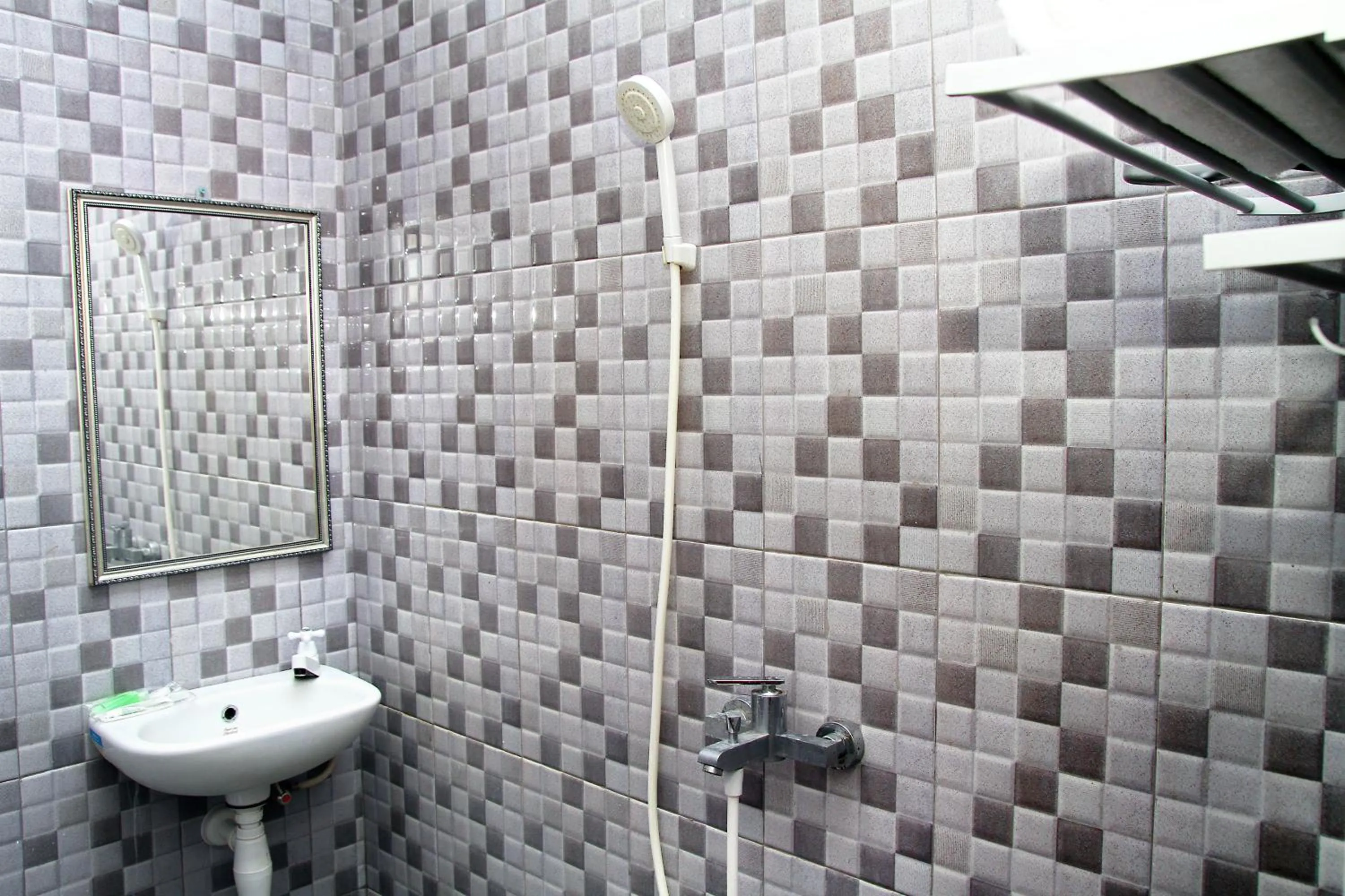 Shower in Syariah Mama Cengkareng @ Mutiara Palem