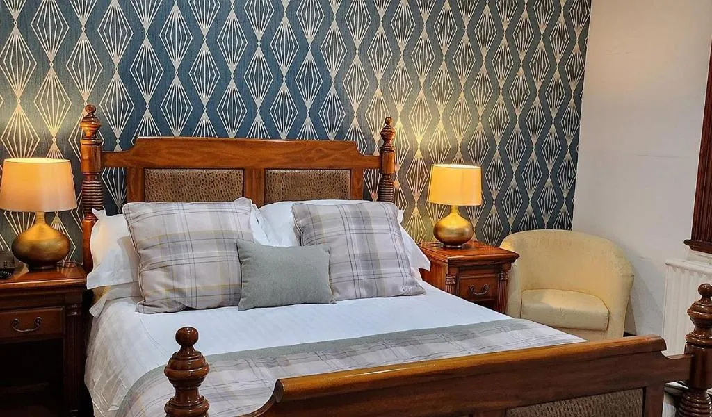 Property building, Bed in Bron Eifion Hotel