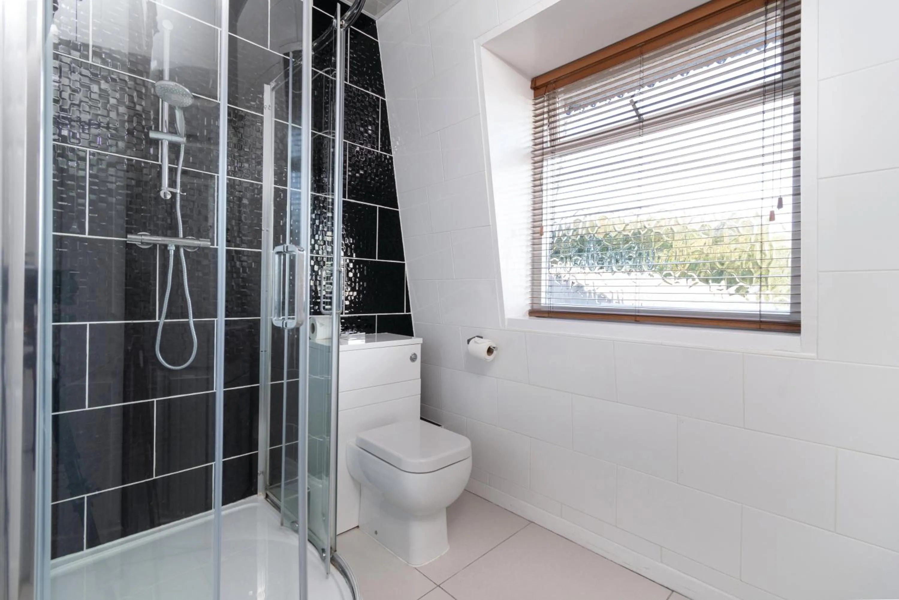 Shower in Bron Eifion Hotel