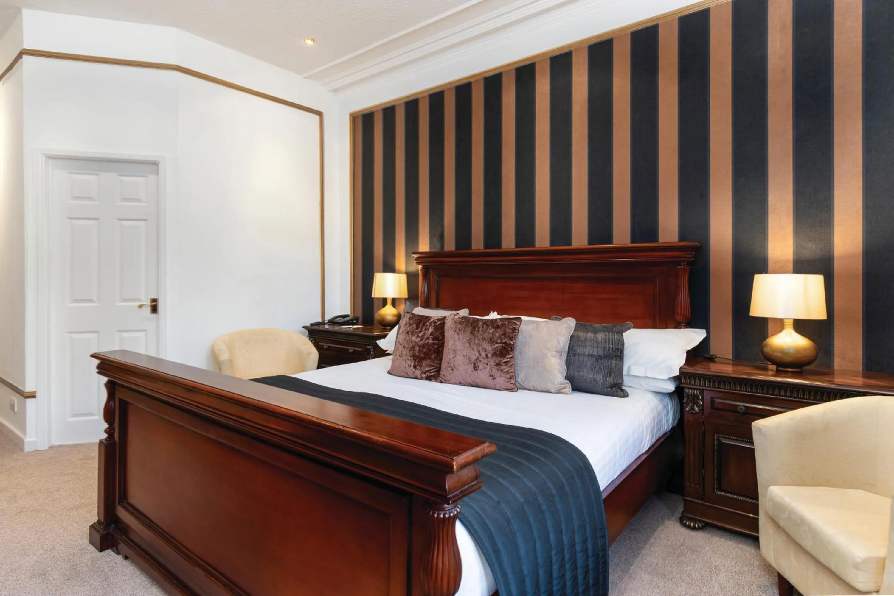 Bedroom, Bed in Bron Eifion Hotel