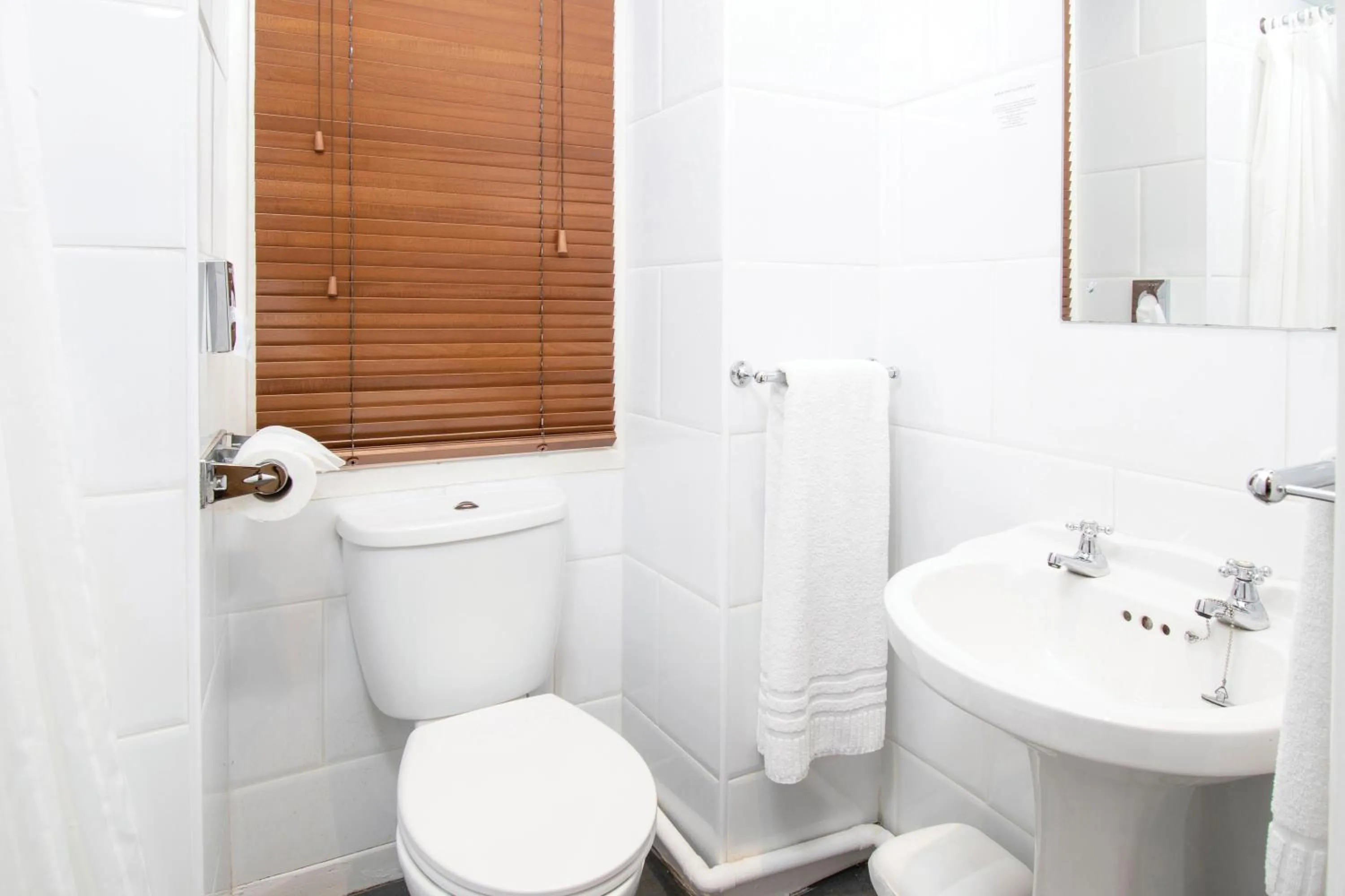 Shower in Bron Eifion Hotel