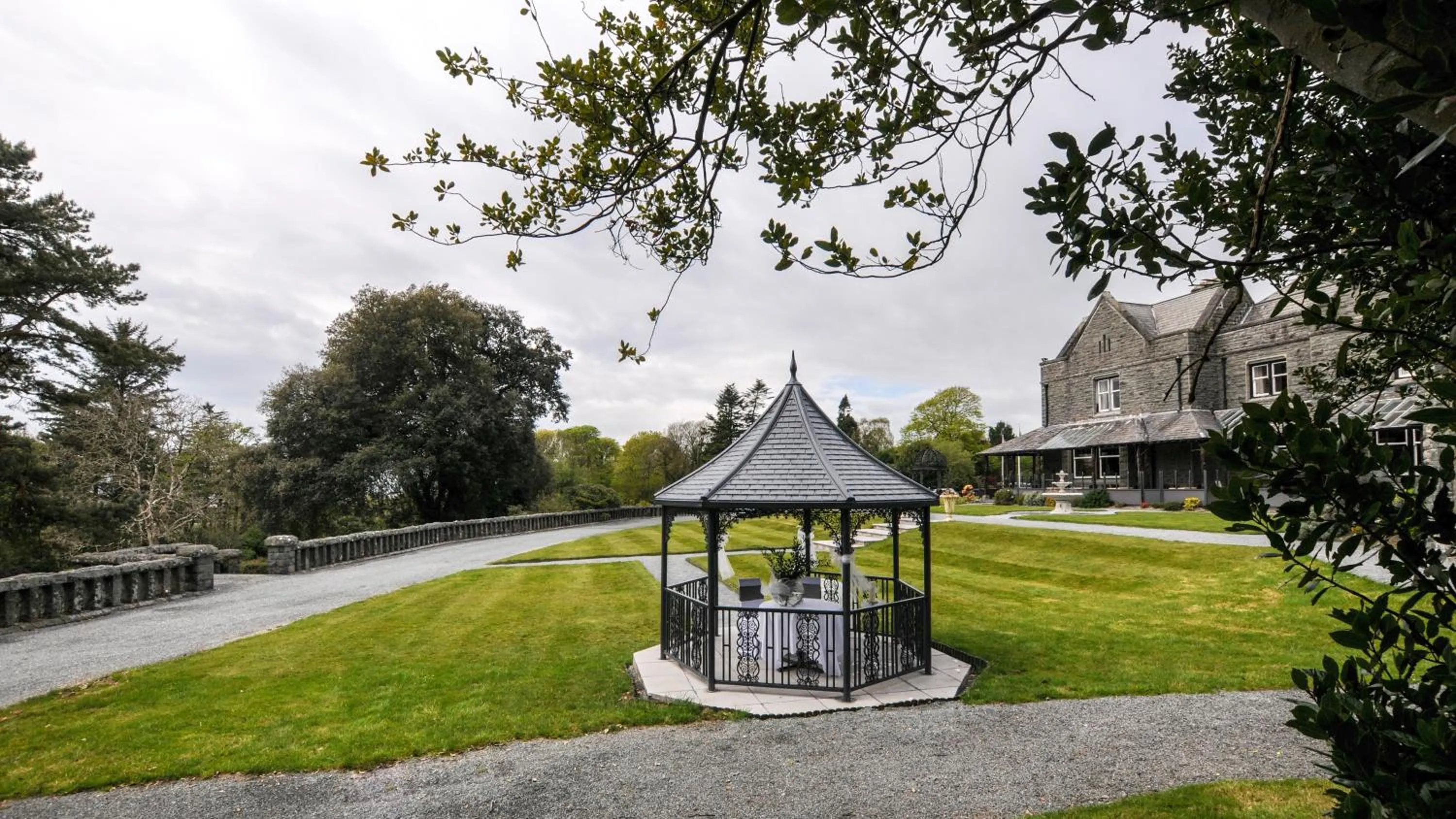 Property building in Bron Eifion Hotel