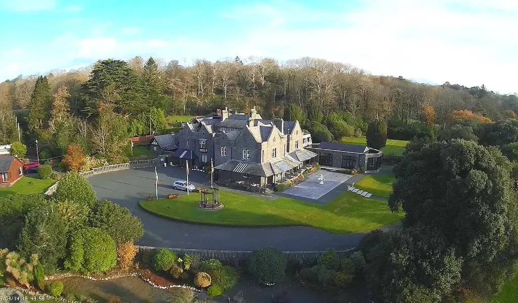 Property building in Bron Eifion Hotel