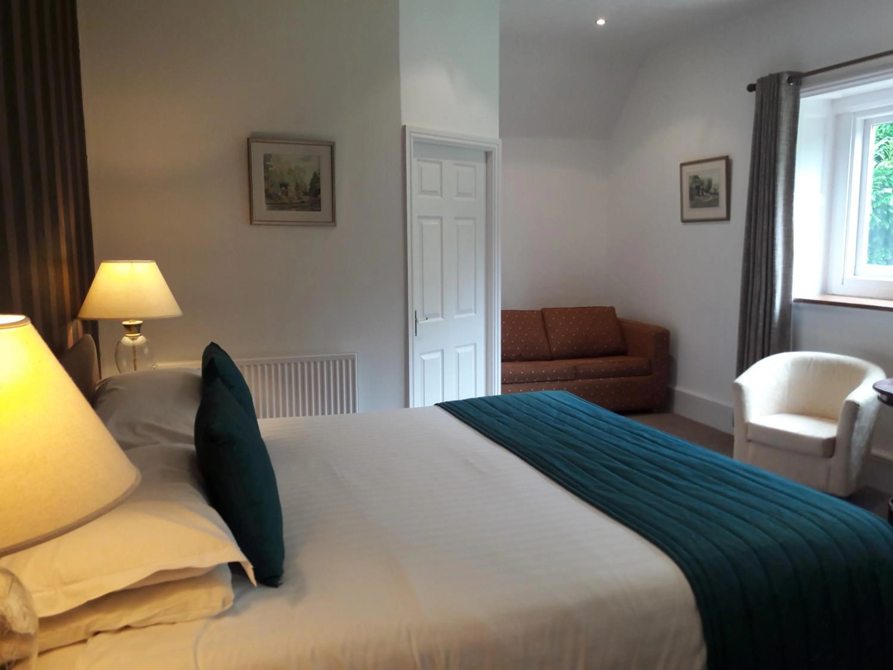 Seating area, Bed in Bron Eifion Hotel