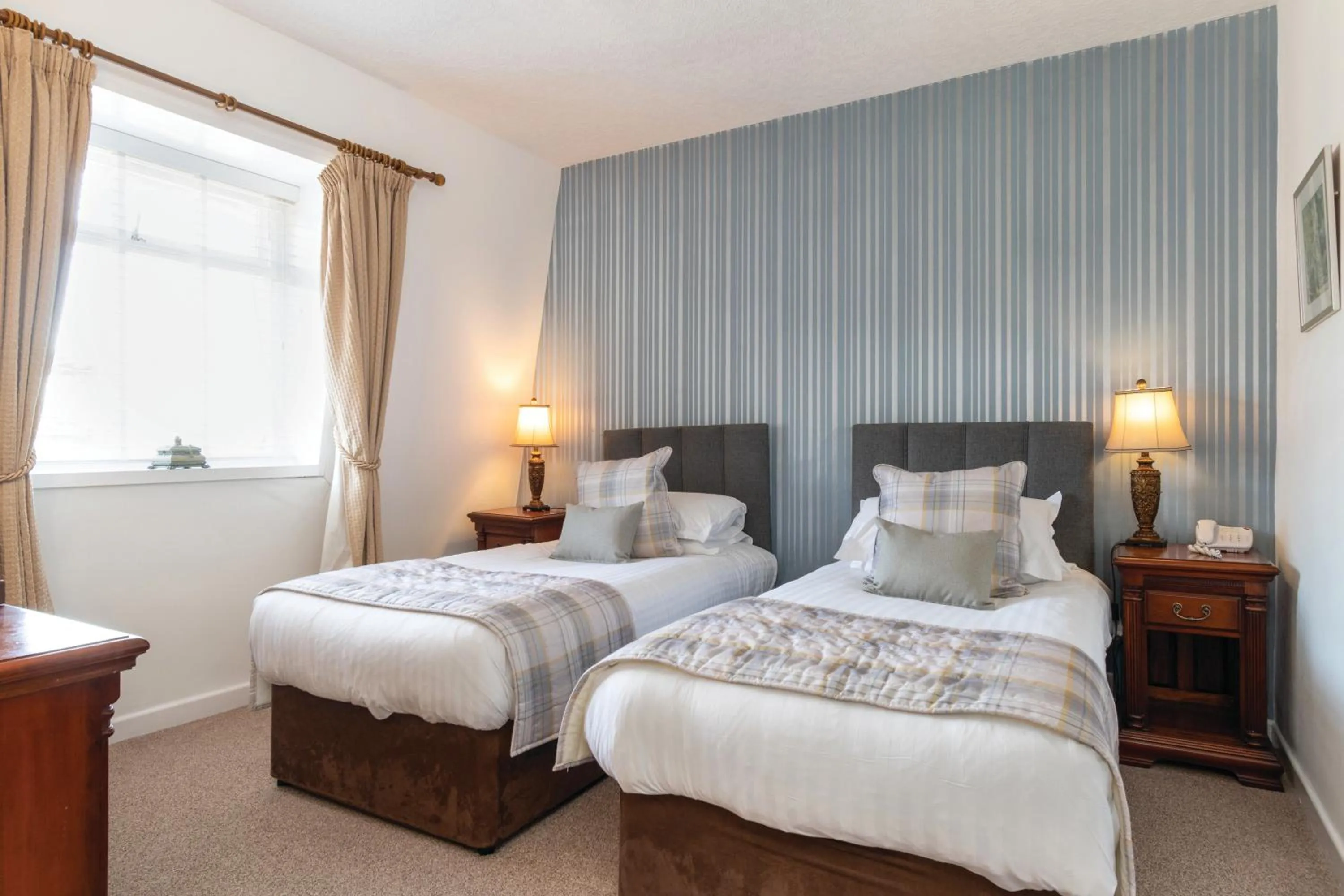 Bedroom, Bed in Bron Eifion Hotel