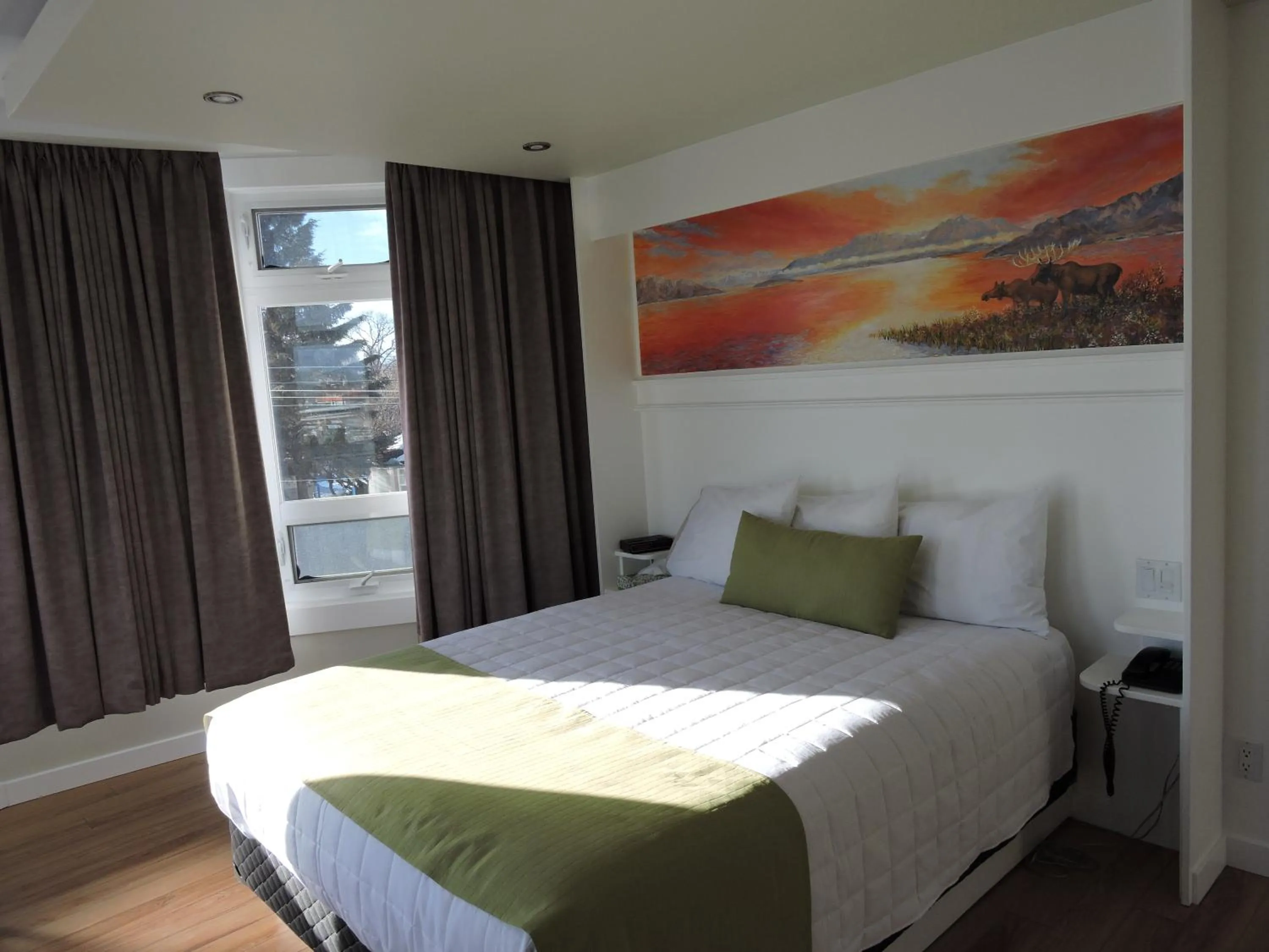 Day, Bed in Almo Court Motel