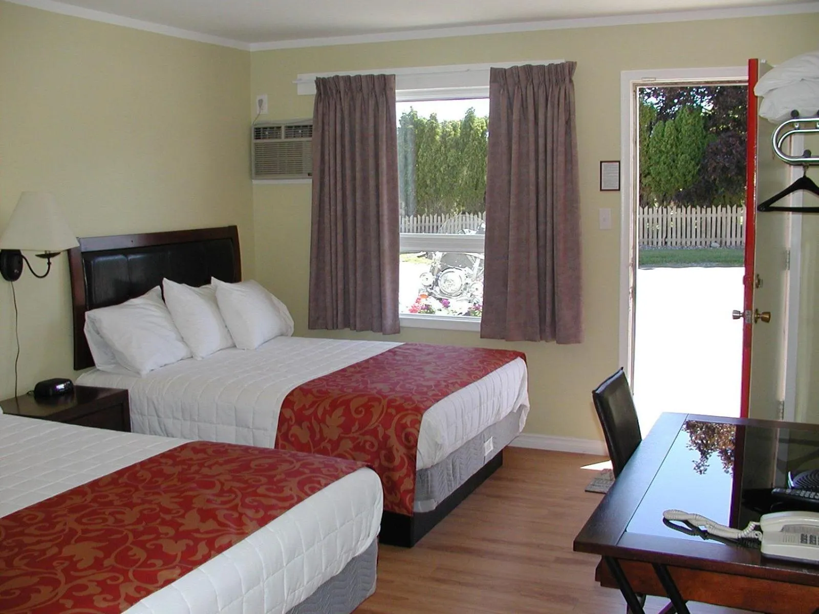 Day, Bed in Almo Court Motel