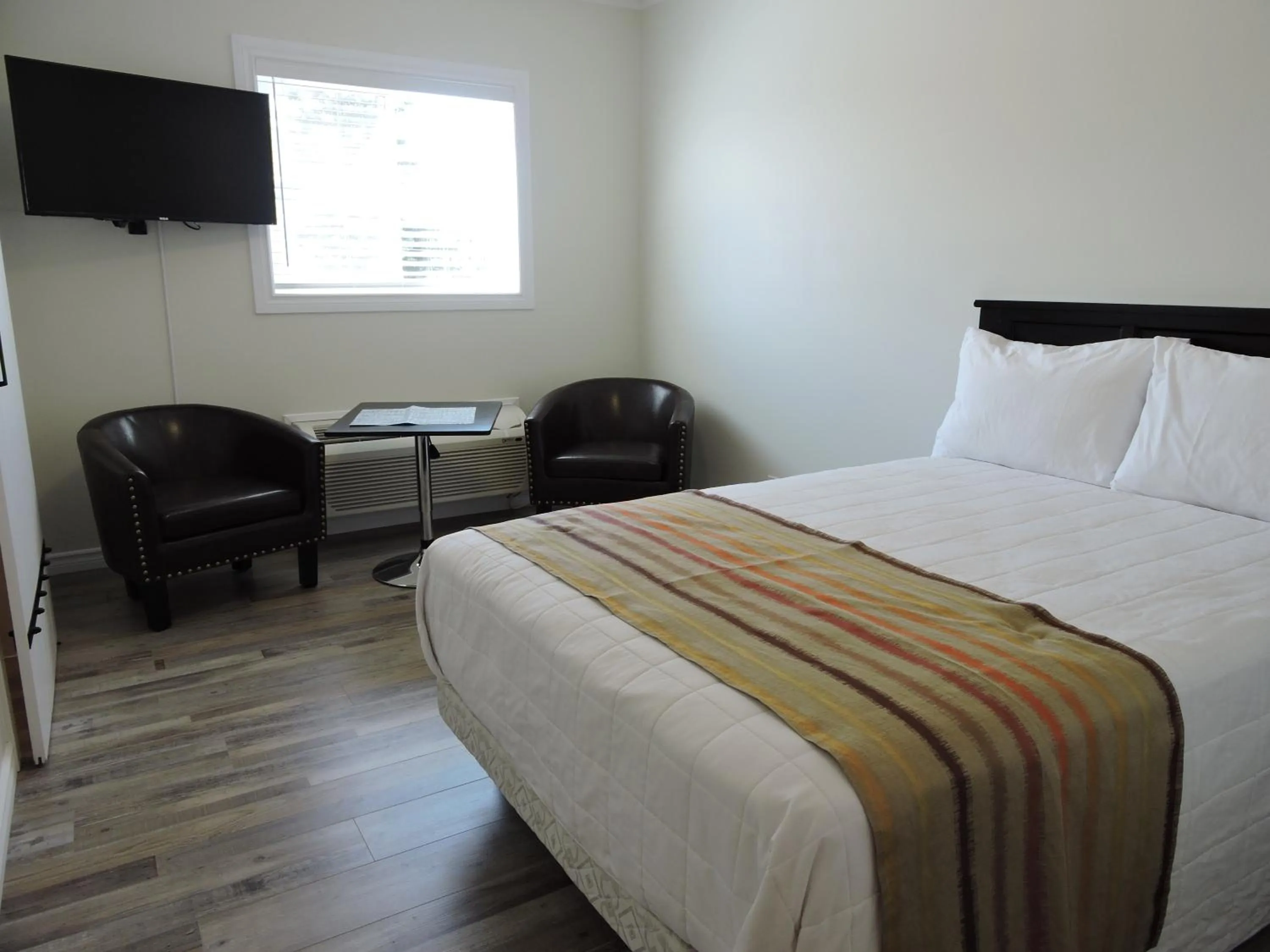 Bed in Almo Court Motel