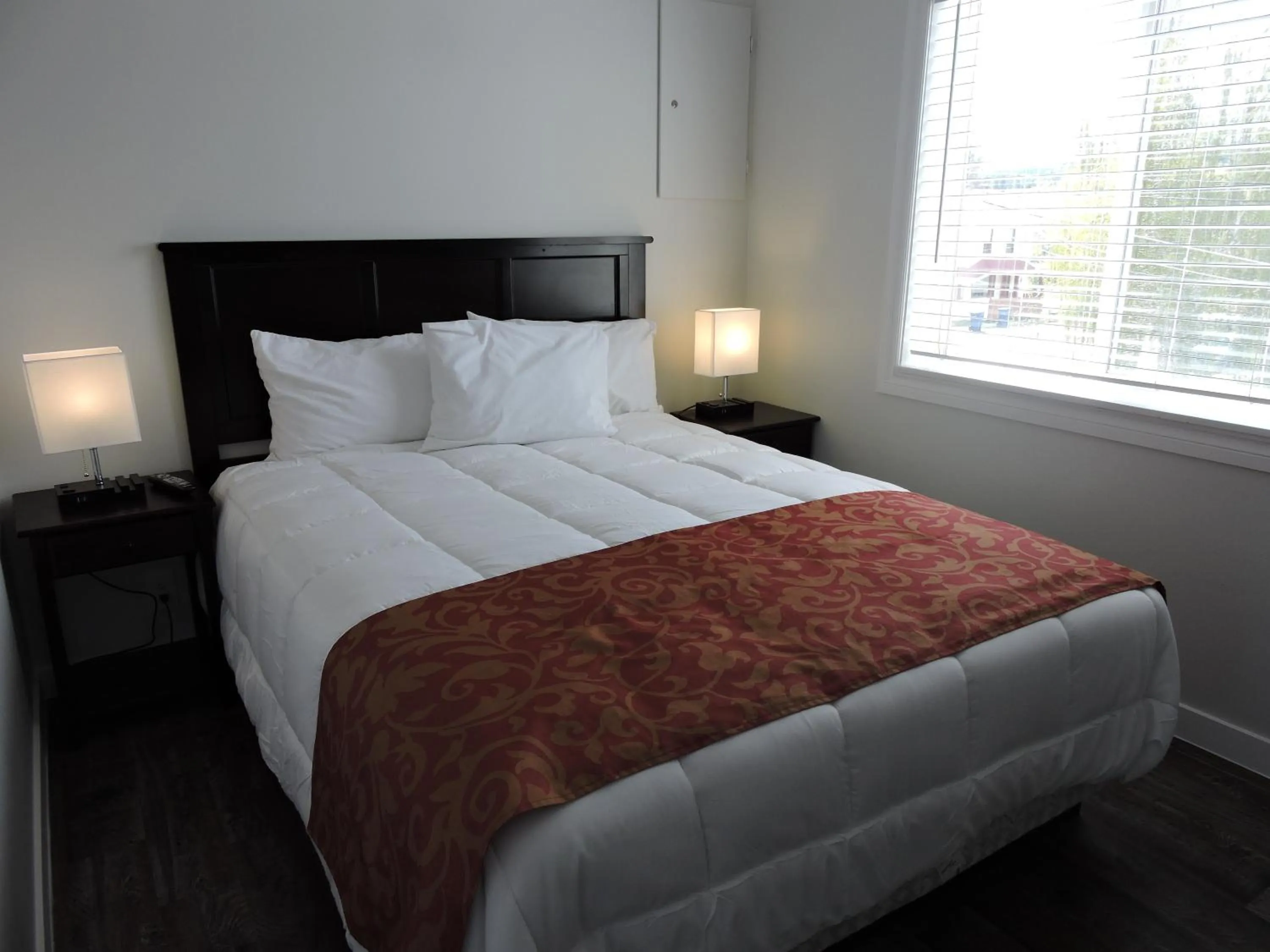 Bed in Almo Court Motel