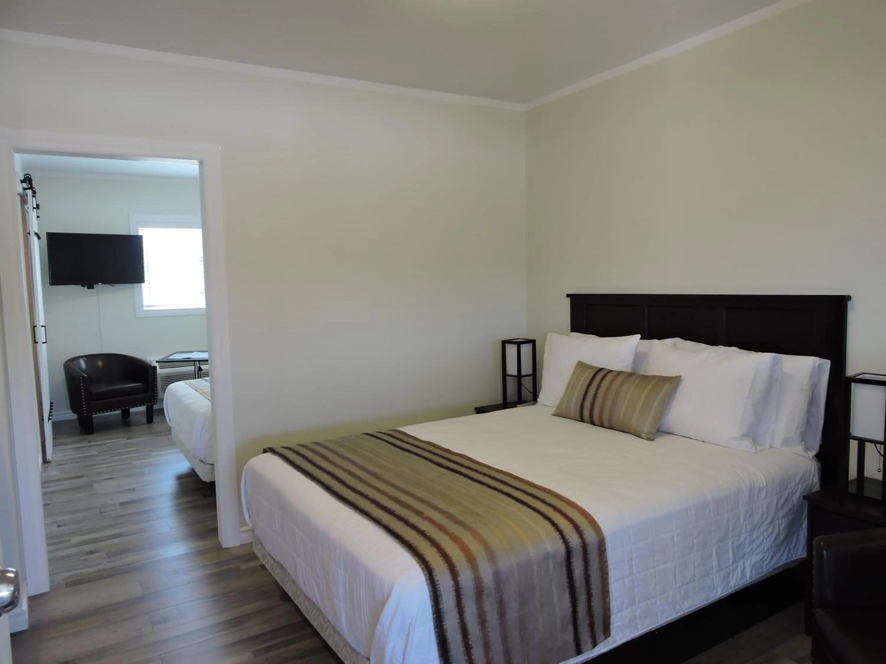 Bed in Almo Court Motel