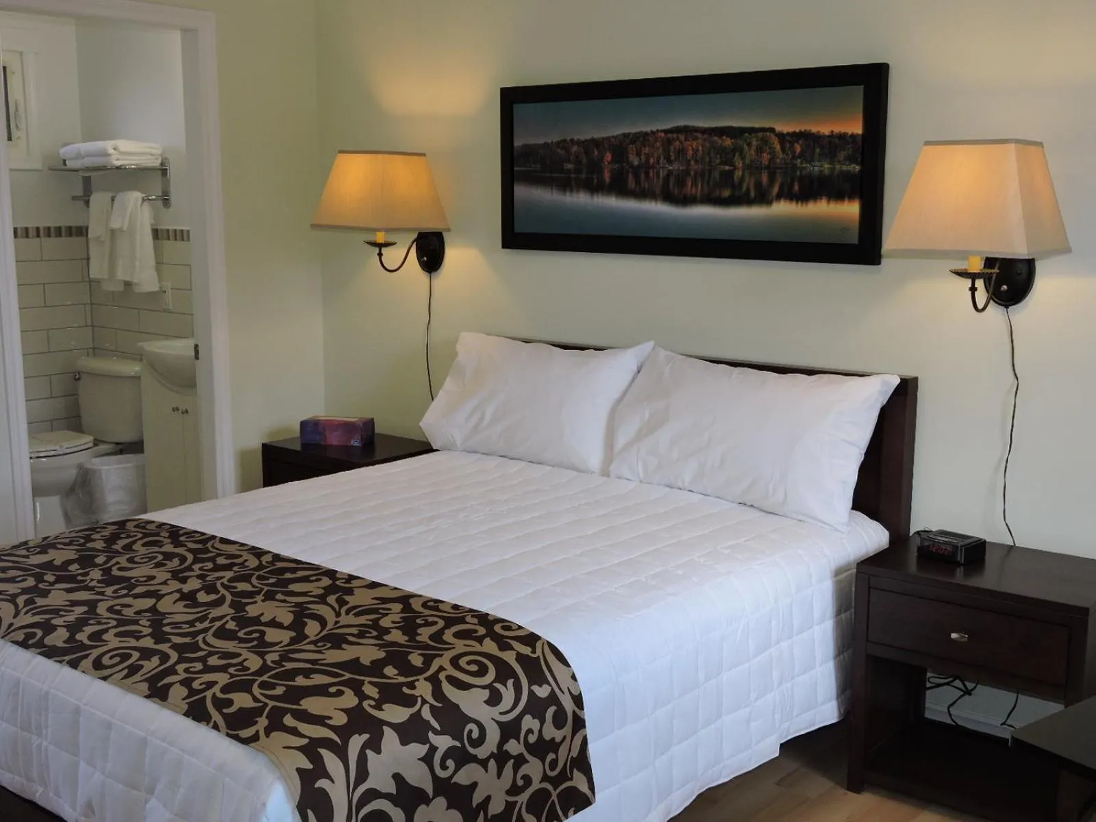 Photo of the whole room, Bed in Almo Court Motel