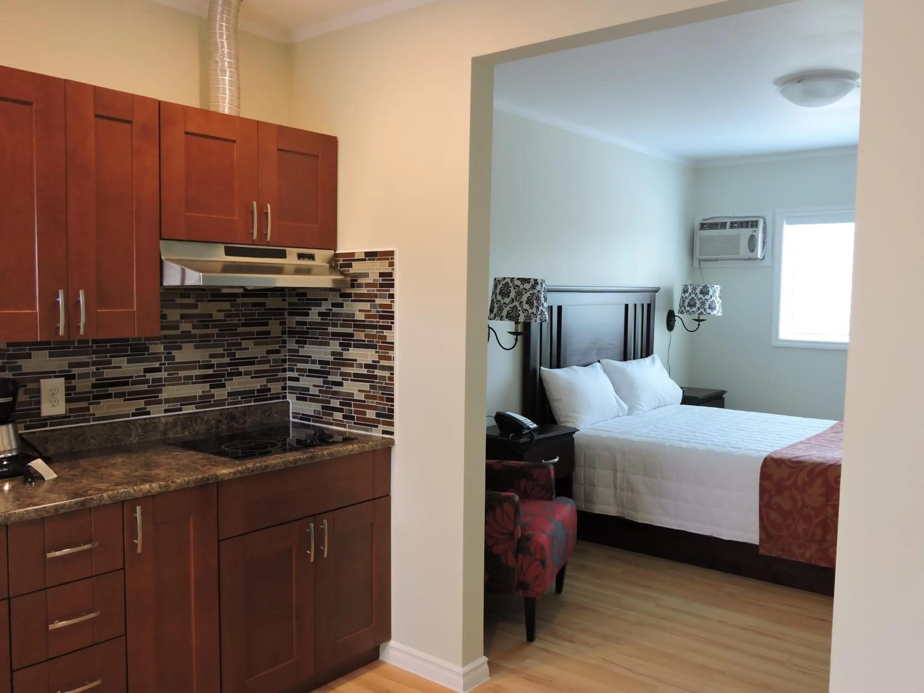 Photo of the whole room, Bed in Almo Court Motel