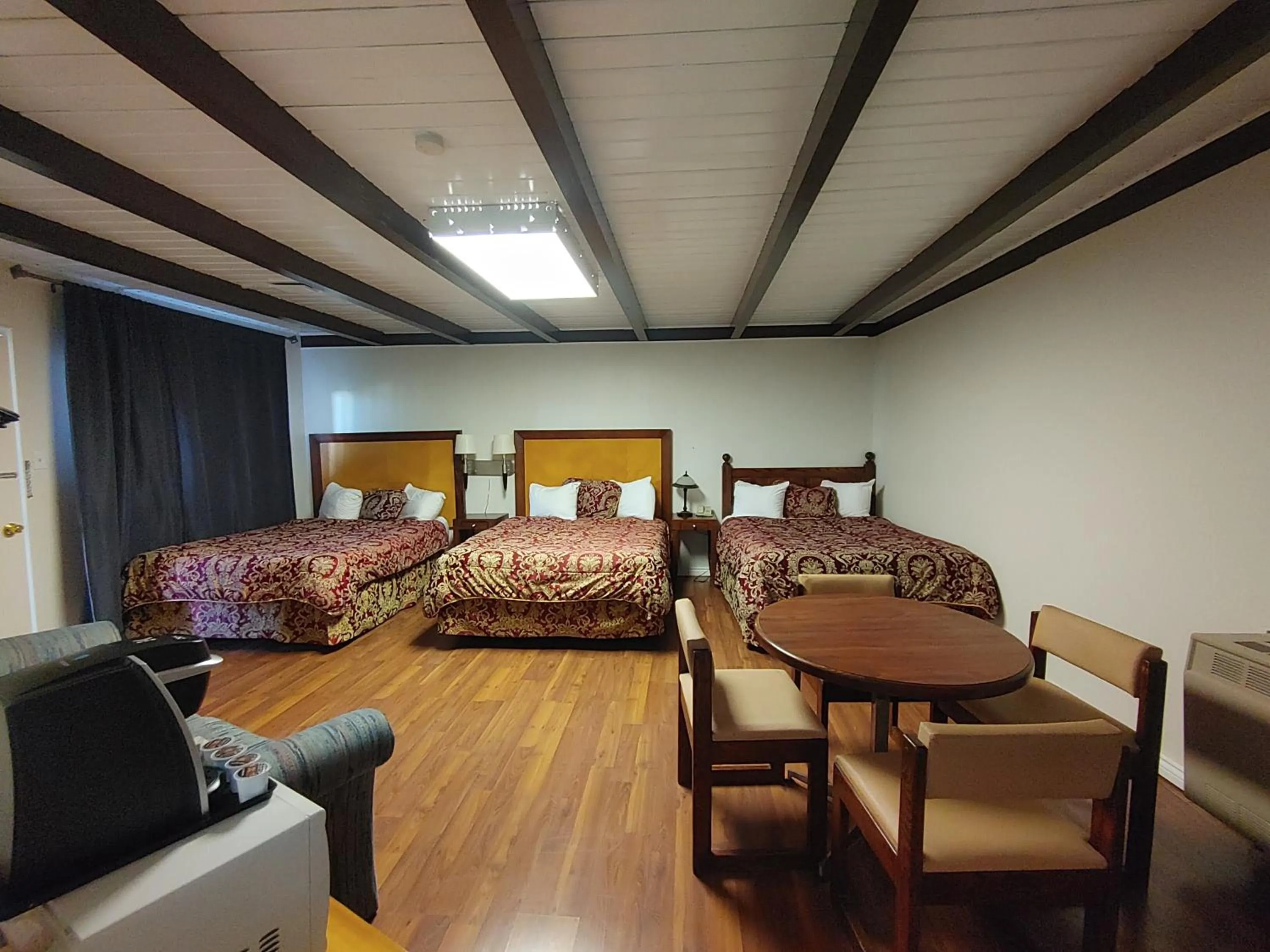 Bed in Kootenay Country Inn