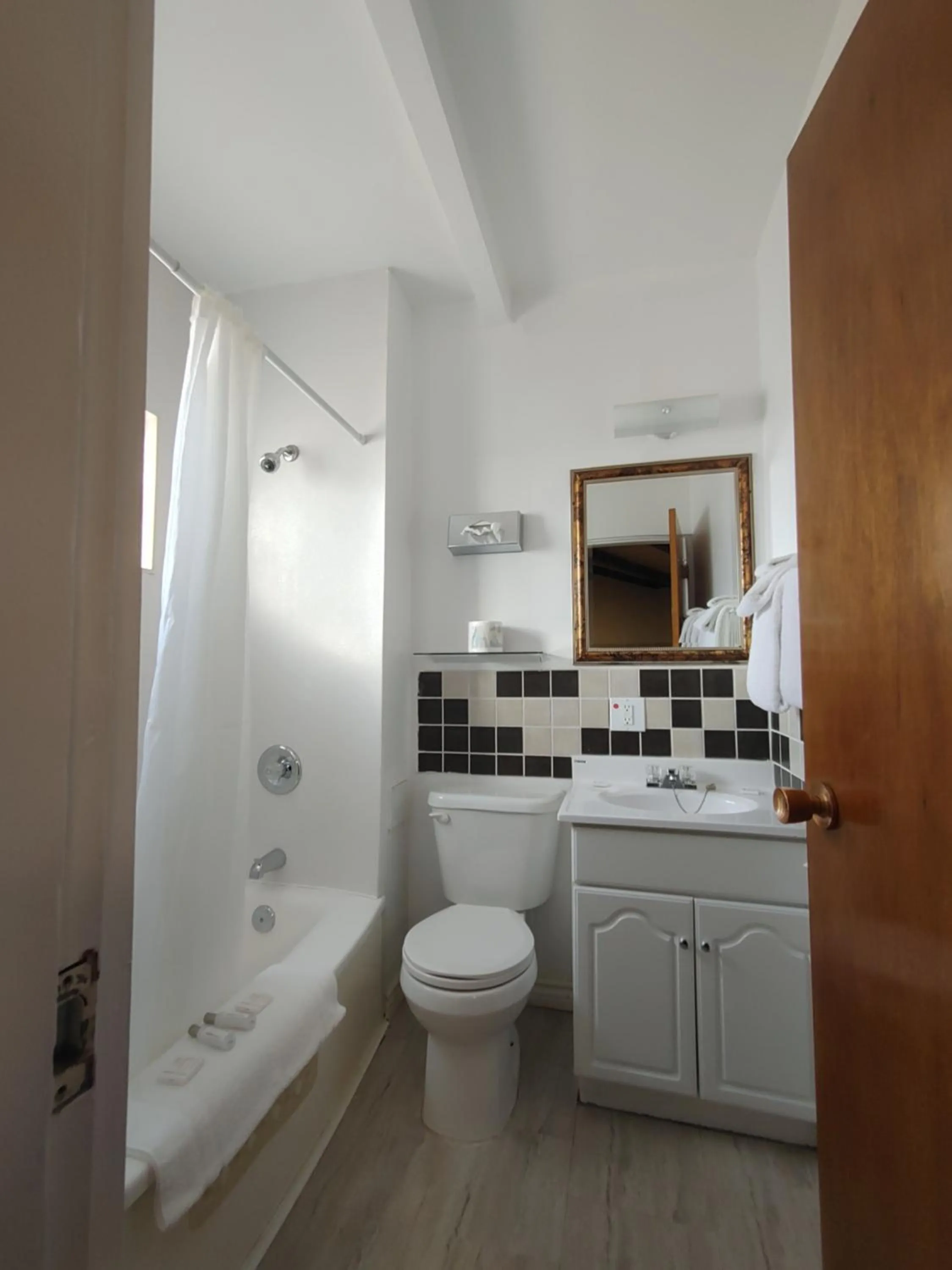 Bathroom in Kootenay Country Inn