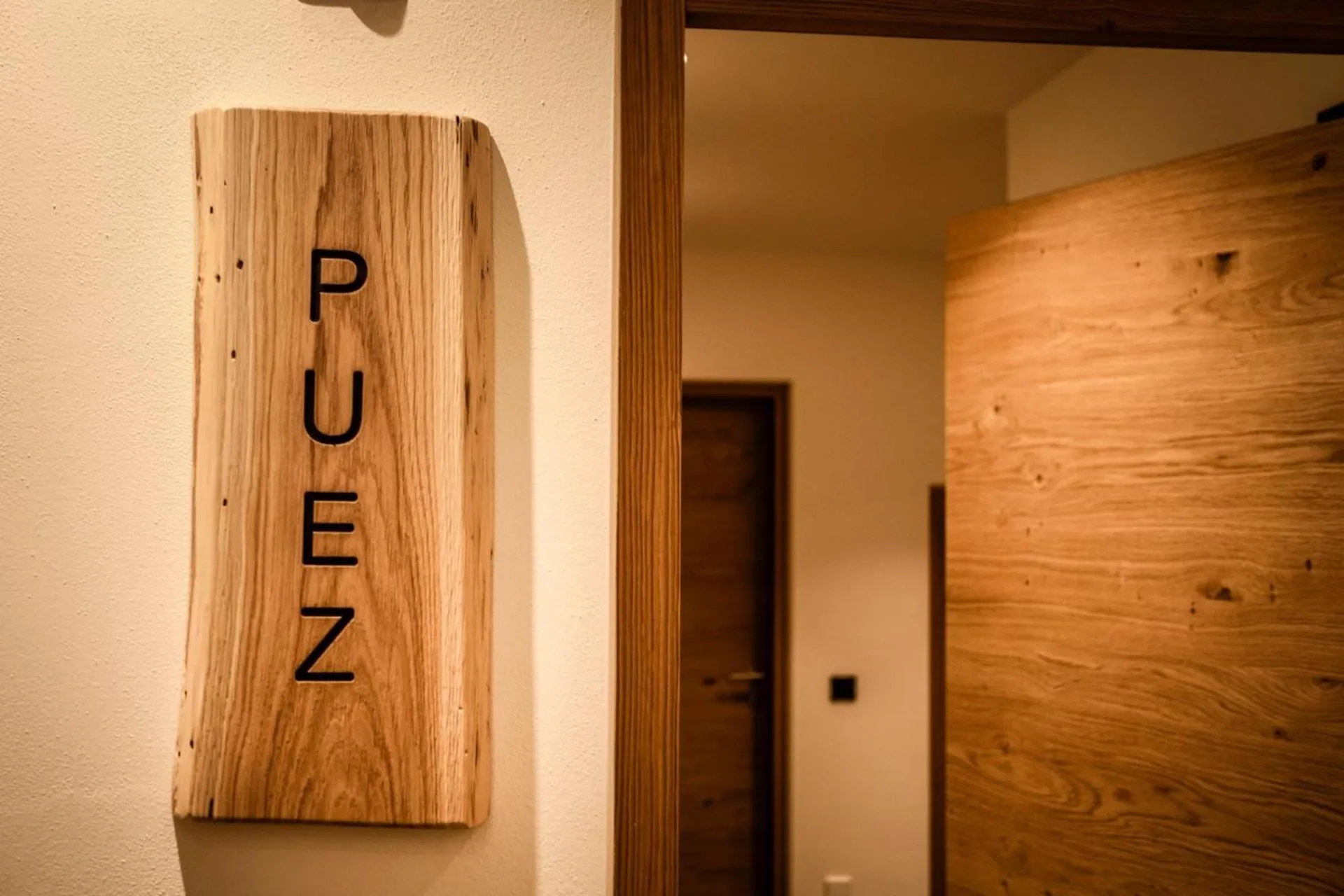 Text overlay in Luxury Chalet Plazola