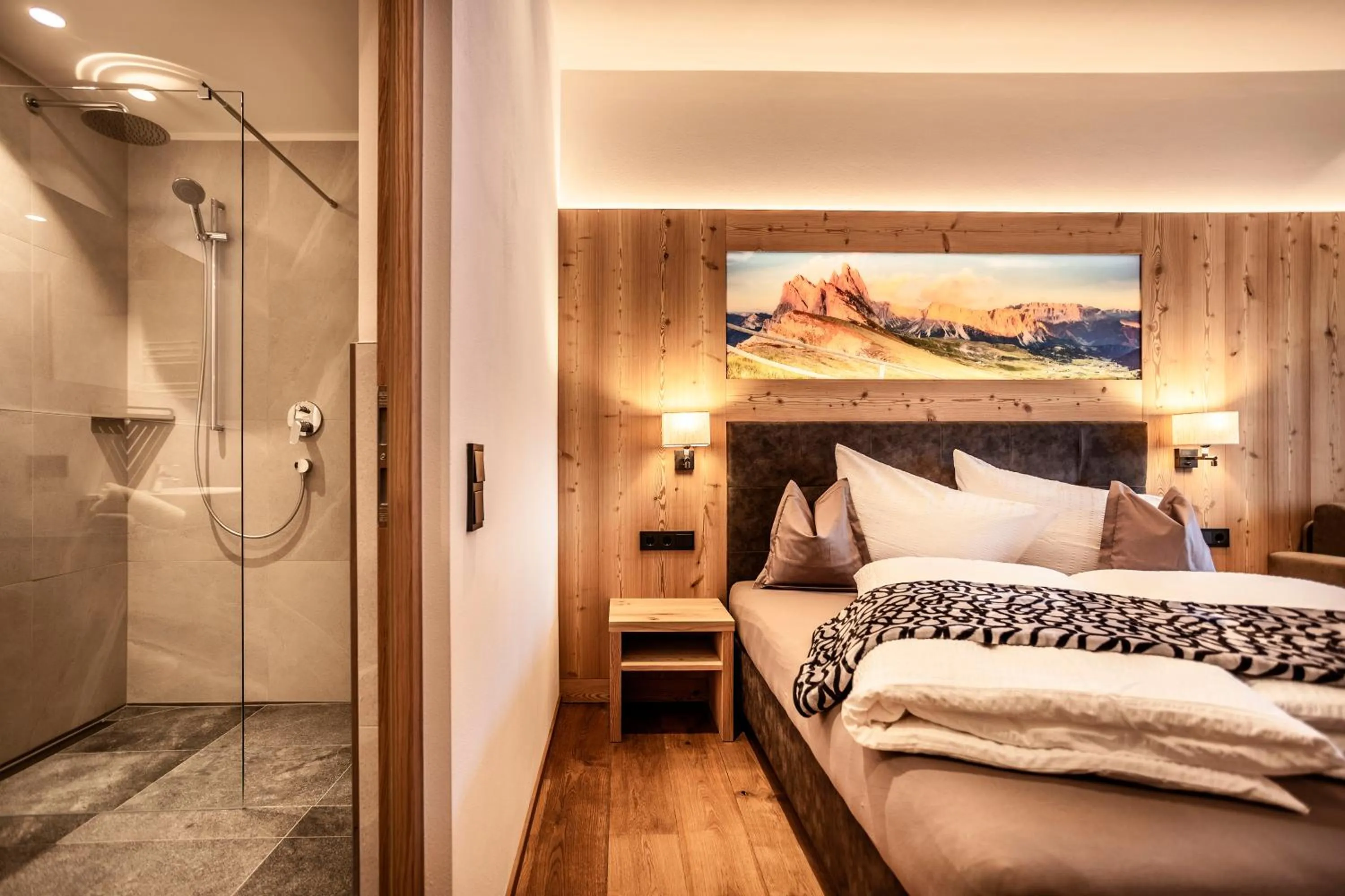 Shower, Bed in Luxury Chalet Plazola