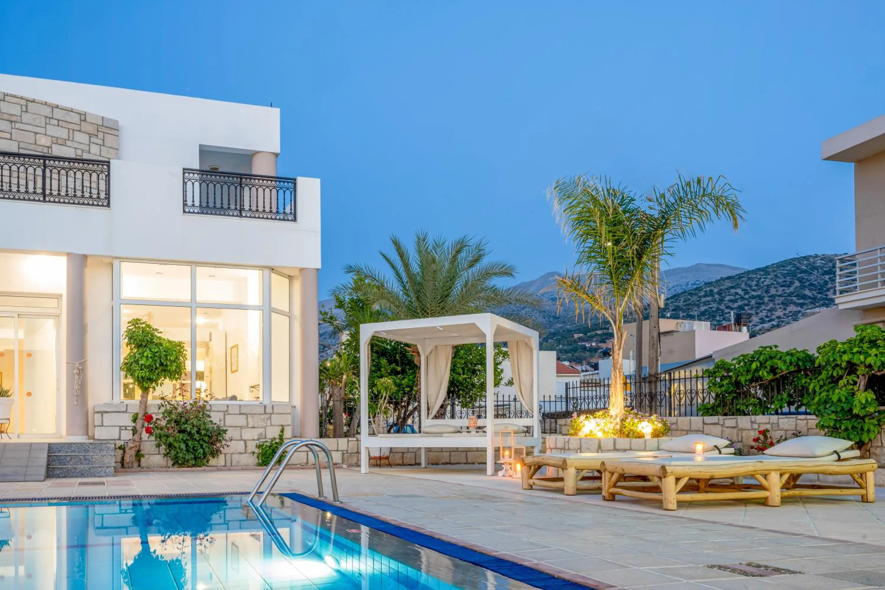 Property building in Maria Rousse