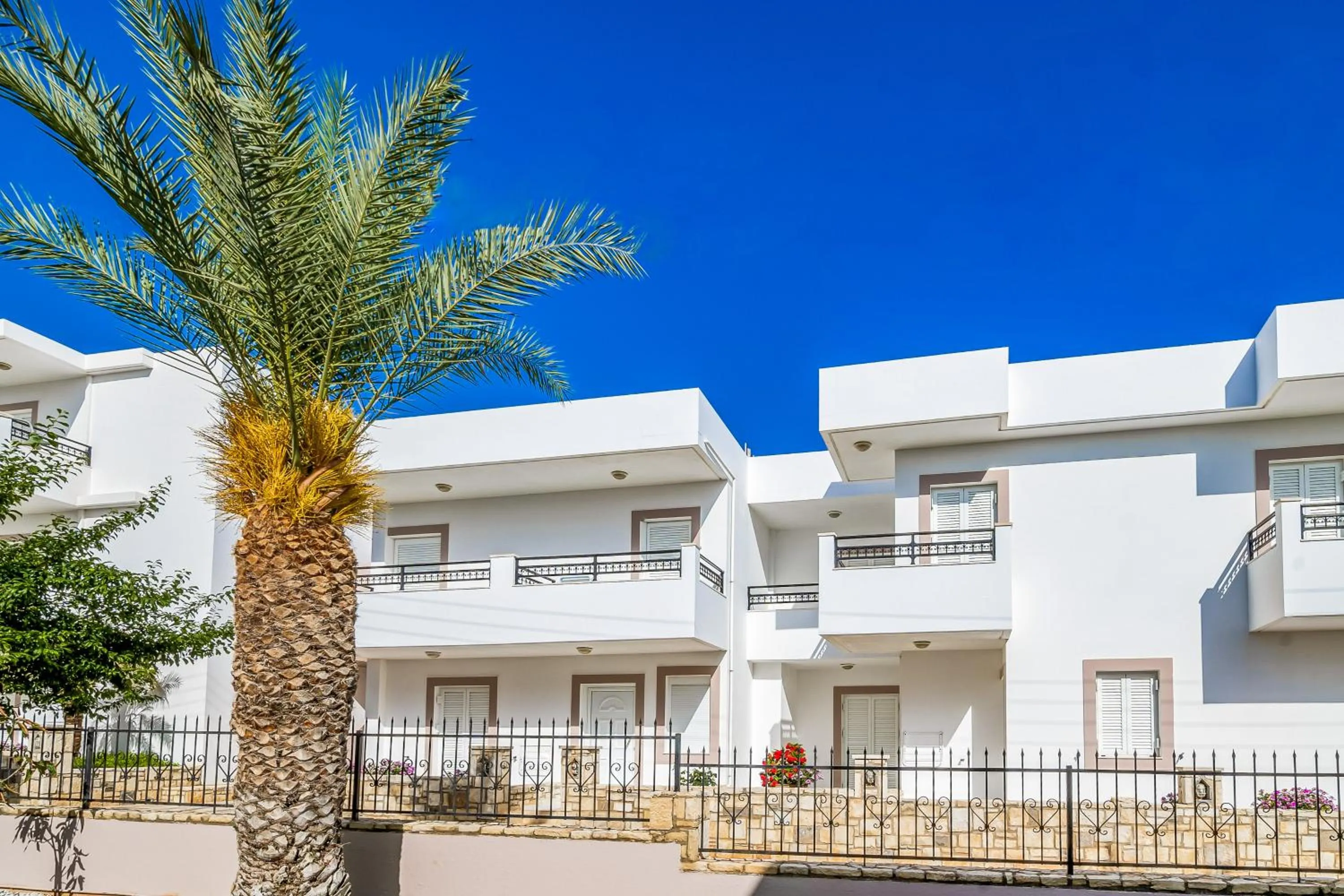 Property building in Maria Rousse