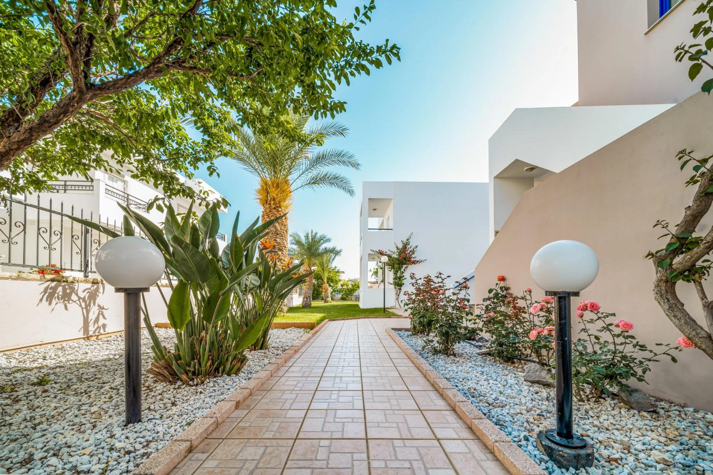 Property building in Maria Rousse