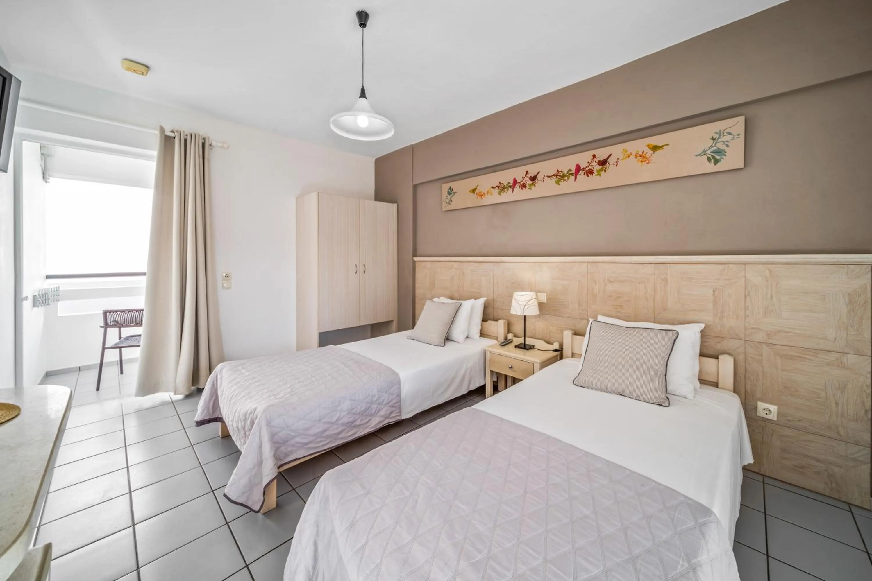 Photo of the whole room, Bed in Maria Rousse