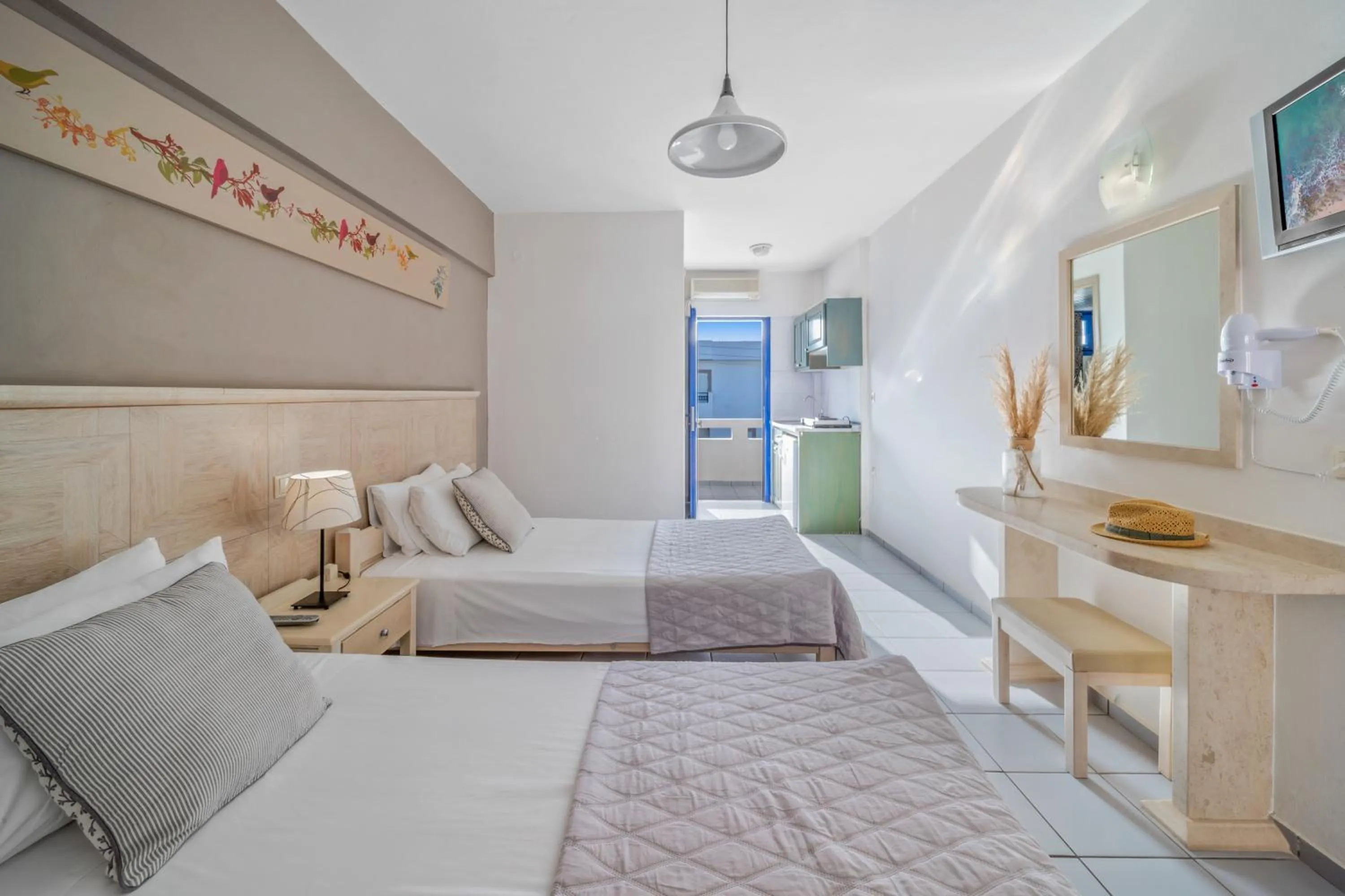 Photo of the whole room, Bed in Maria Rousse