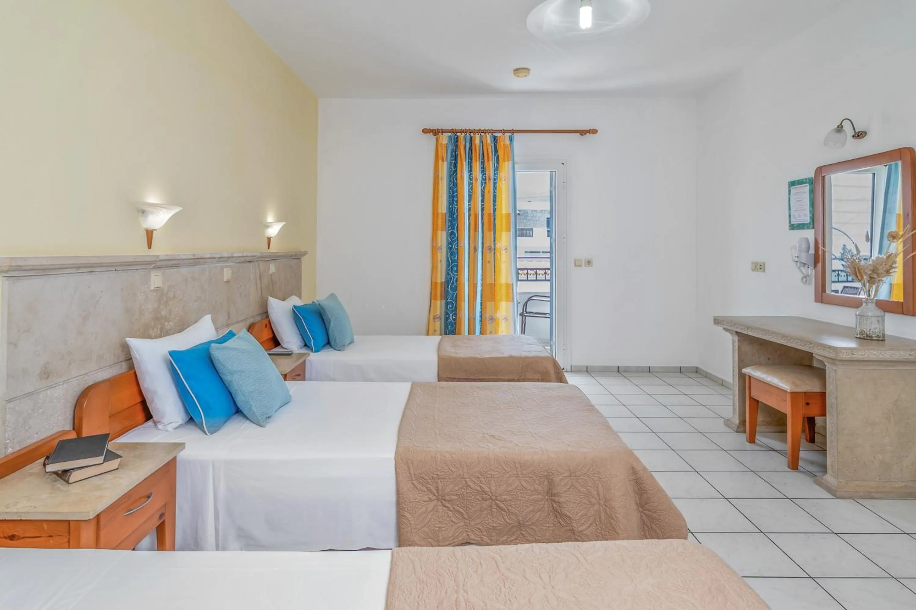 Photo of the whole room, Bed in Maria Rousse