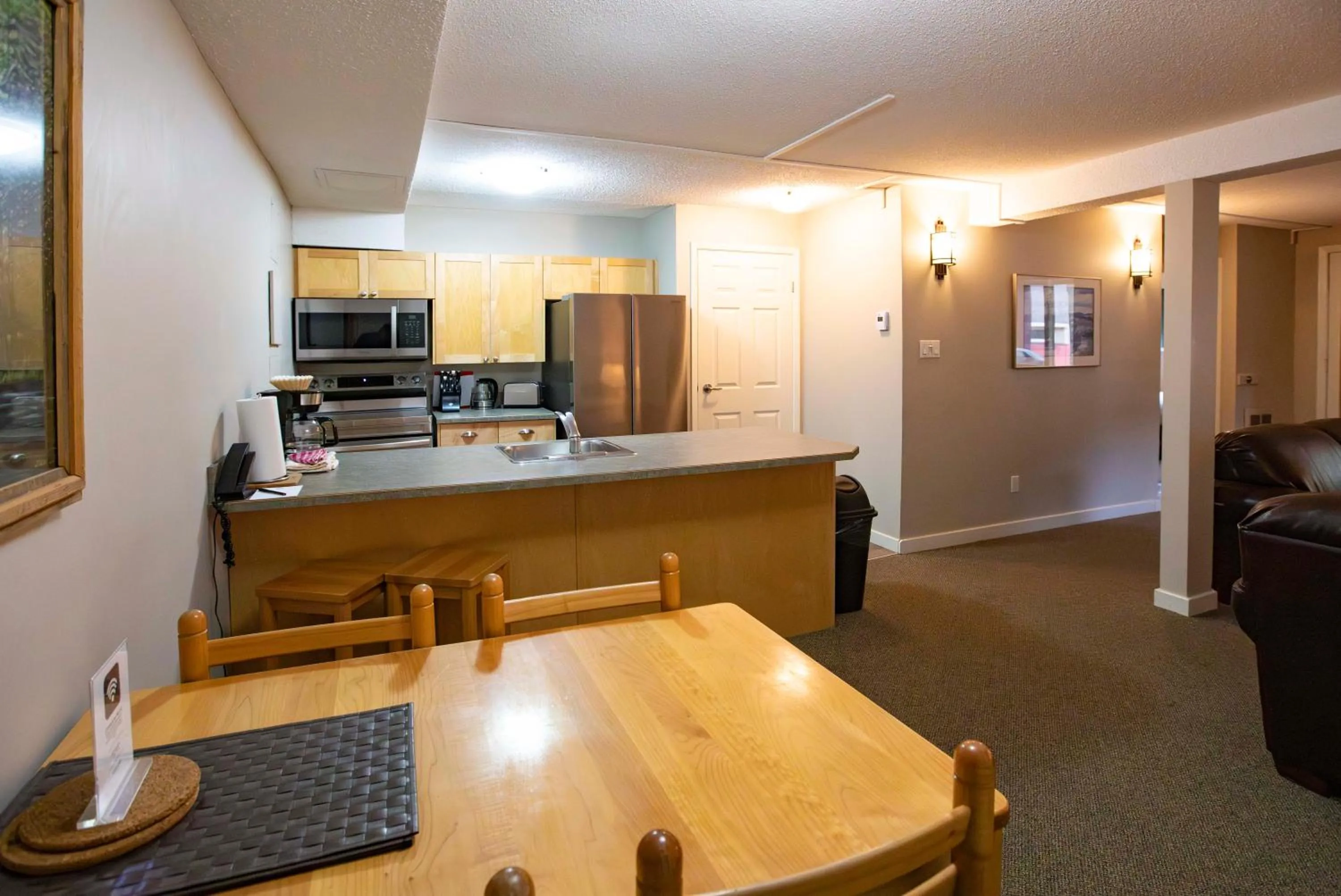 Dining area in Panorama Vacation Retreat at Horsethief Lodge