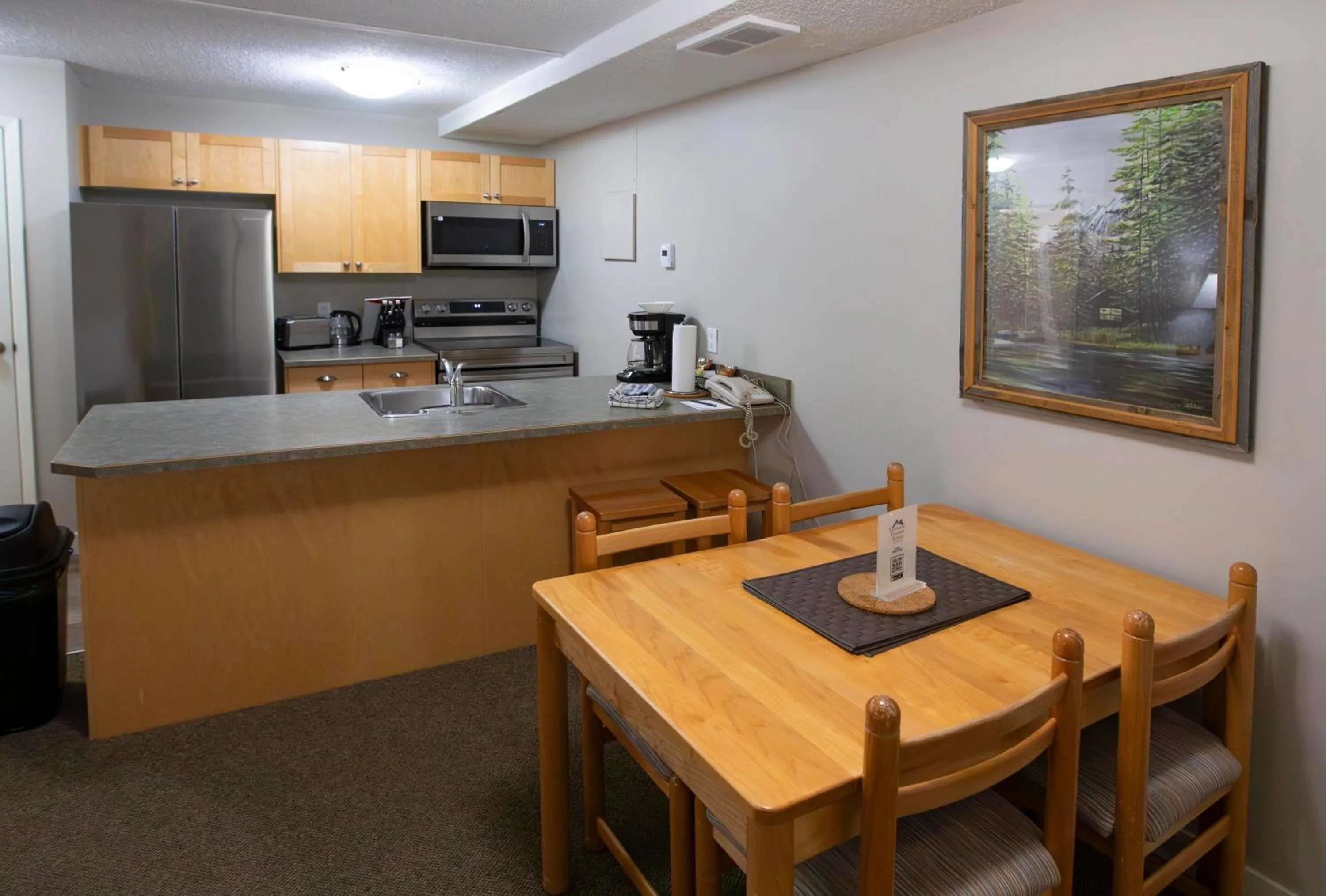 Dining area in Panorama Vacation Retreat at Horsethief Lodge