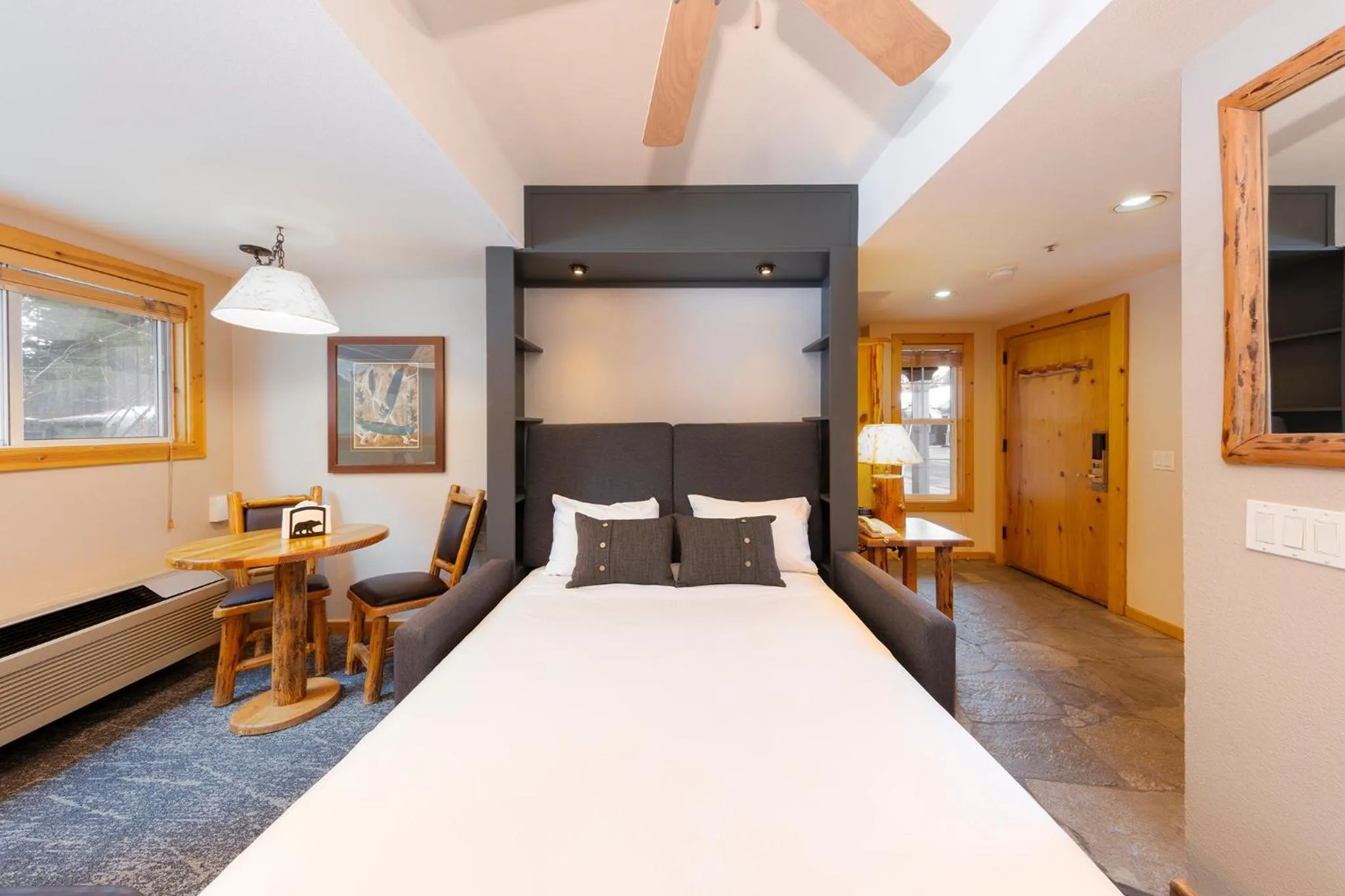 Bed in Red Wolf Lakeside Lodge