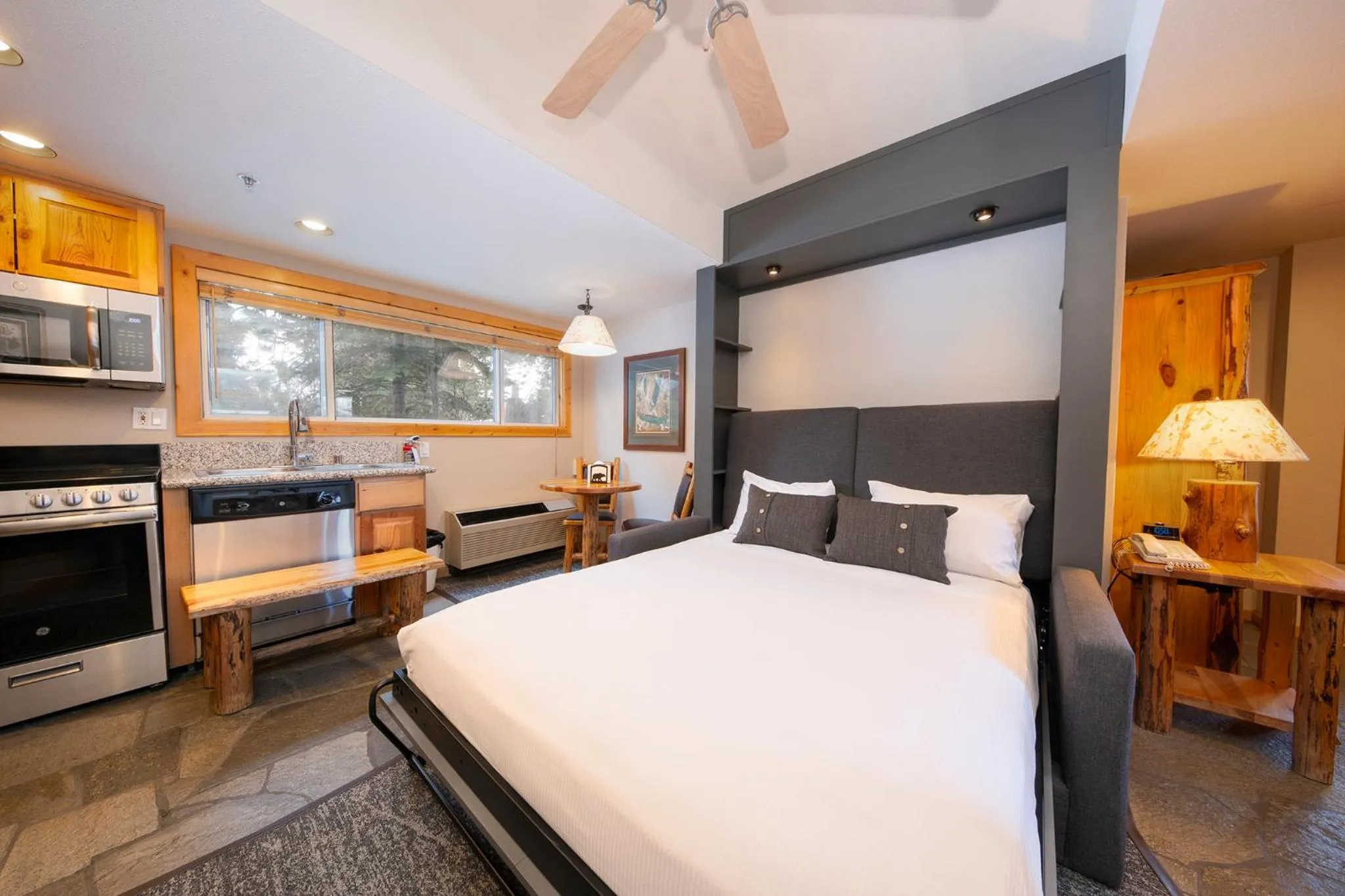 Bed in Red Wolf Lakeside Lodge