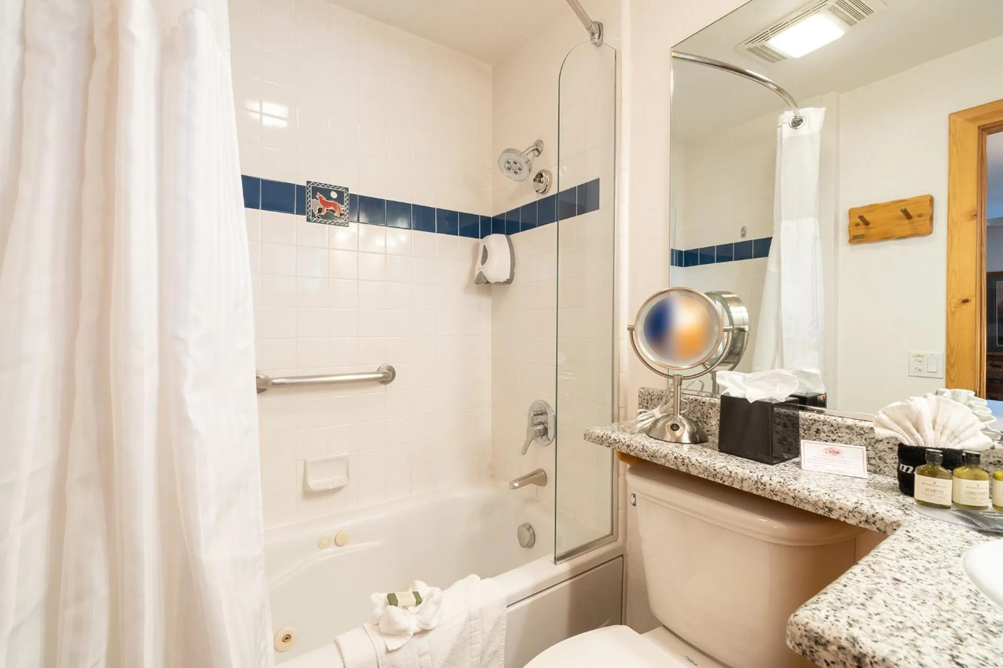 Bathroom in Red Wolf Lakeside Lodge
